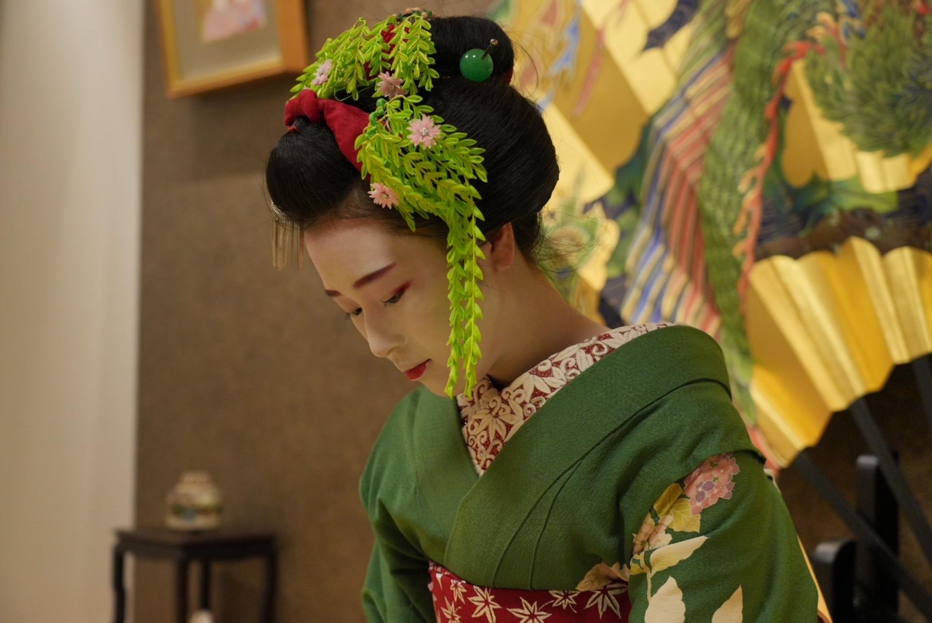 Geisha Show and Walking Tour in Kyoto Gion in Small Group - Thumbnail 3