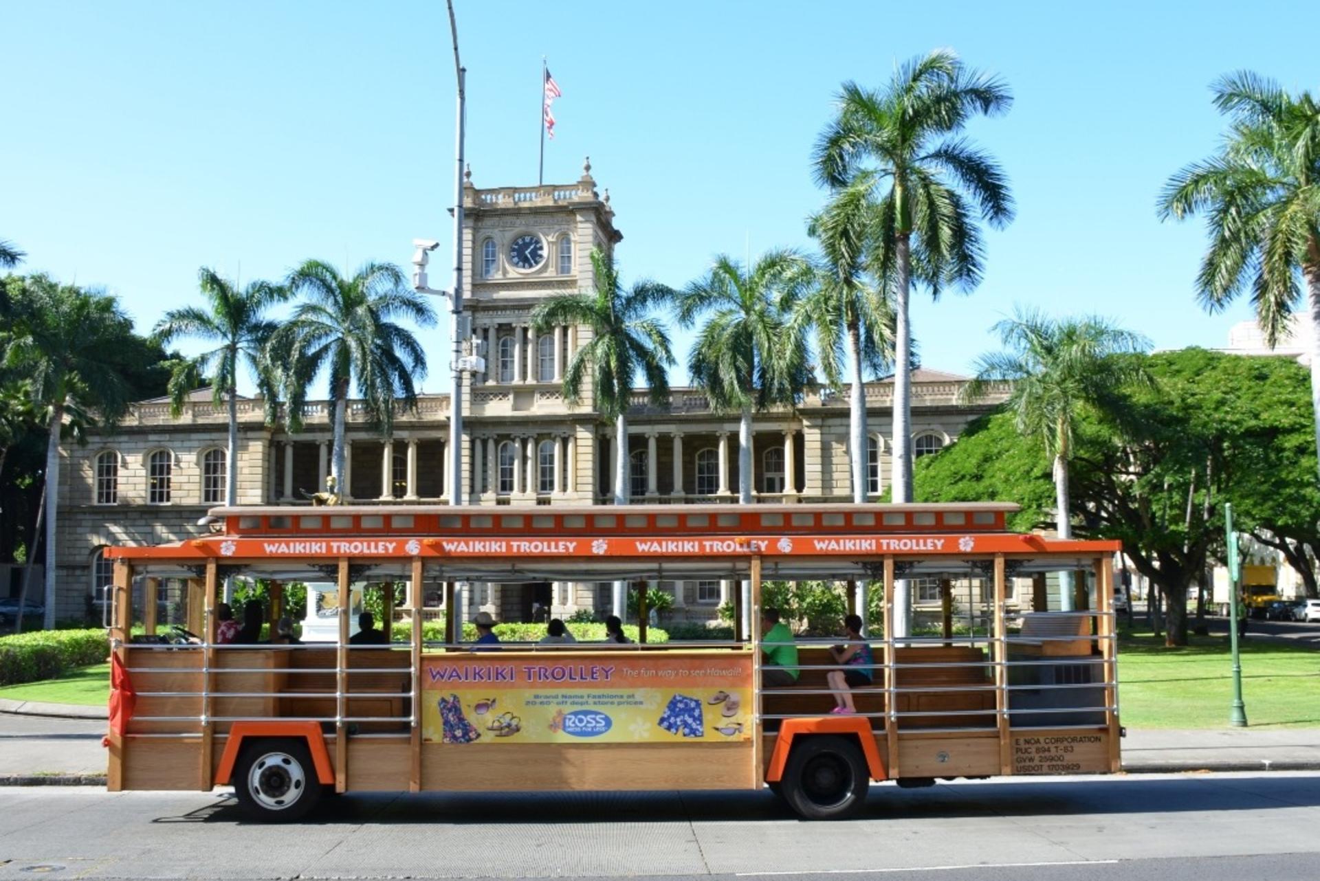 Waikiki Trolley Pass in Hawaii - Thumbnail 2