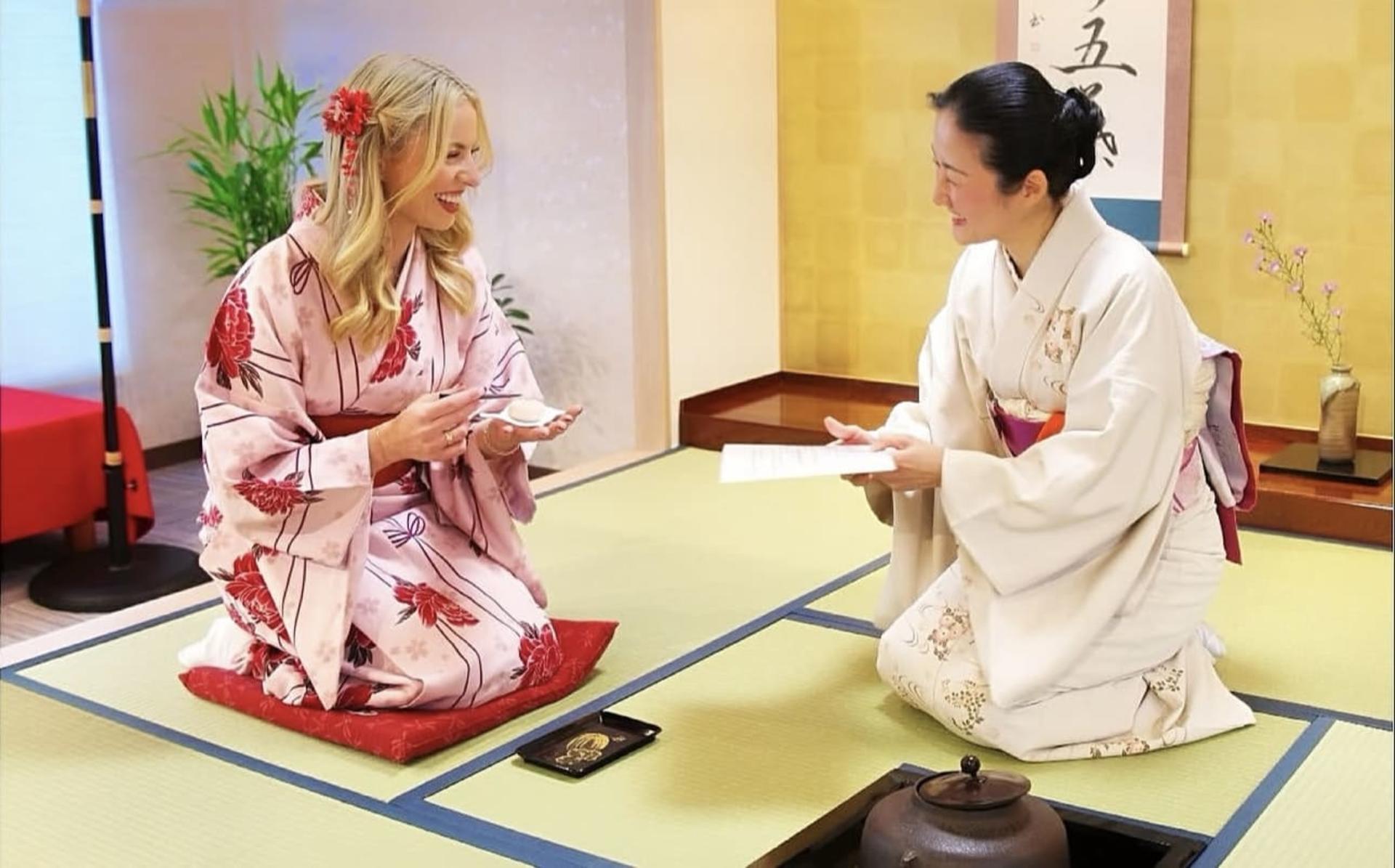 Asakusa Kimono Rental OSHARE Japanese Makeup & Tea Ceremony Experience Open until 10 PM - Thumbnail 46