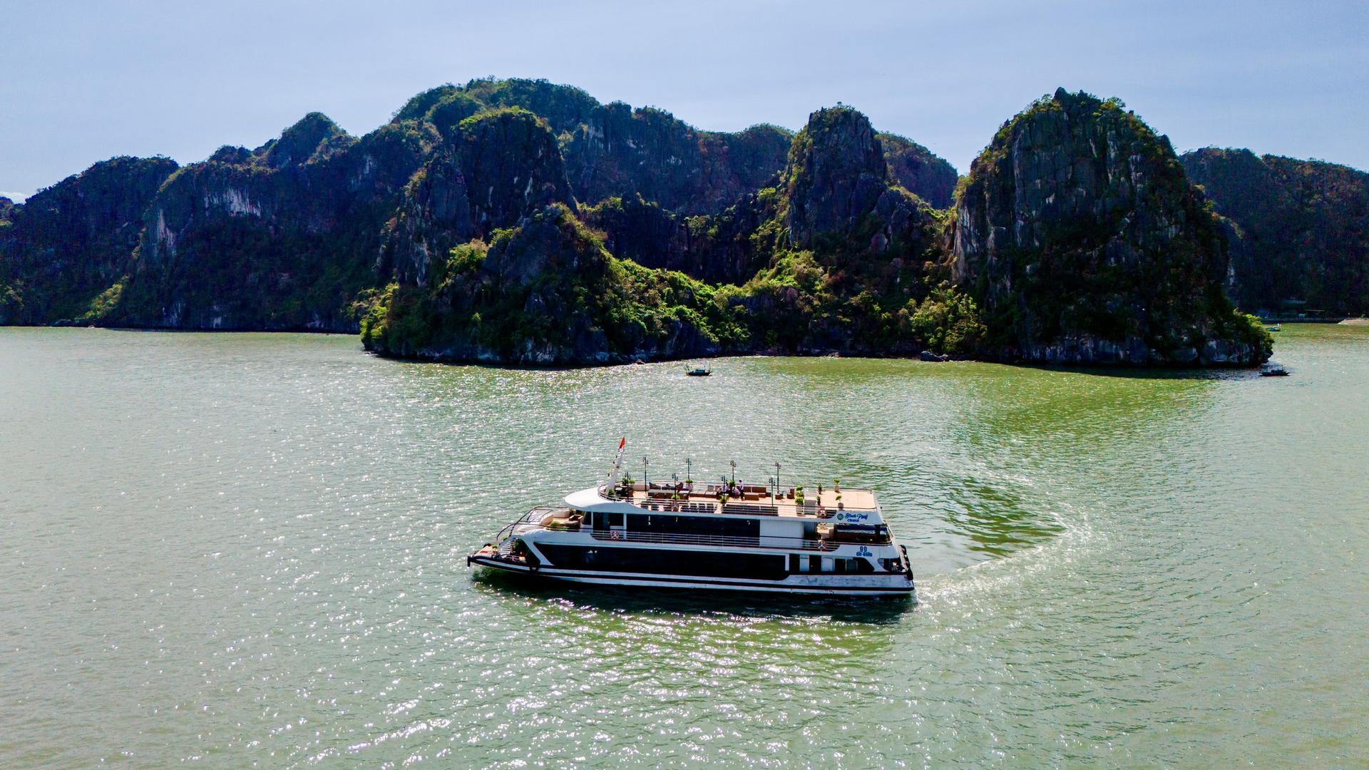 Black Pearl Day Cruise: Ha Long Bay Tour with Sung Sot & Ti Top - Thumbnail 14
