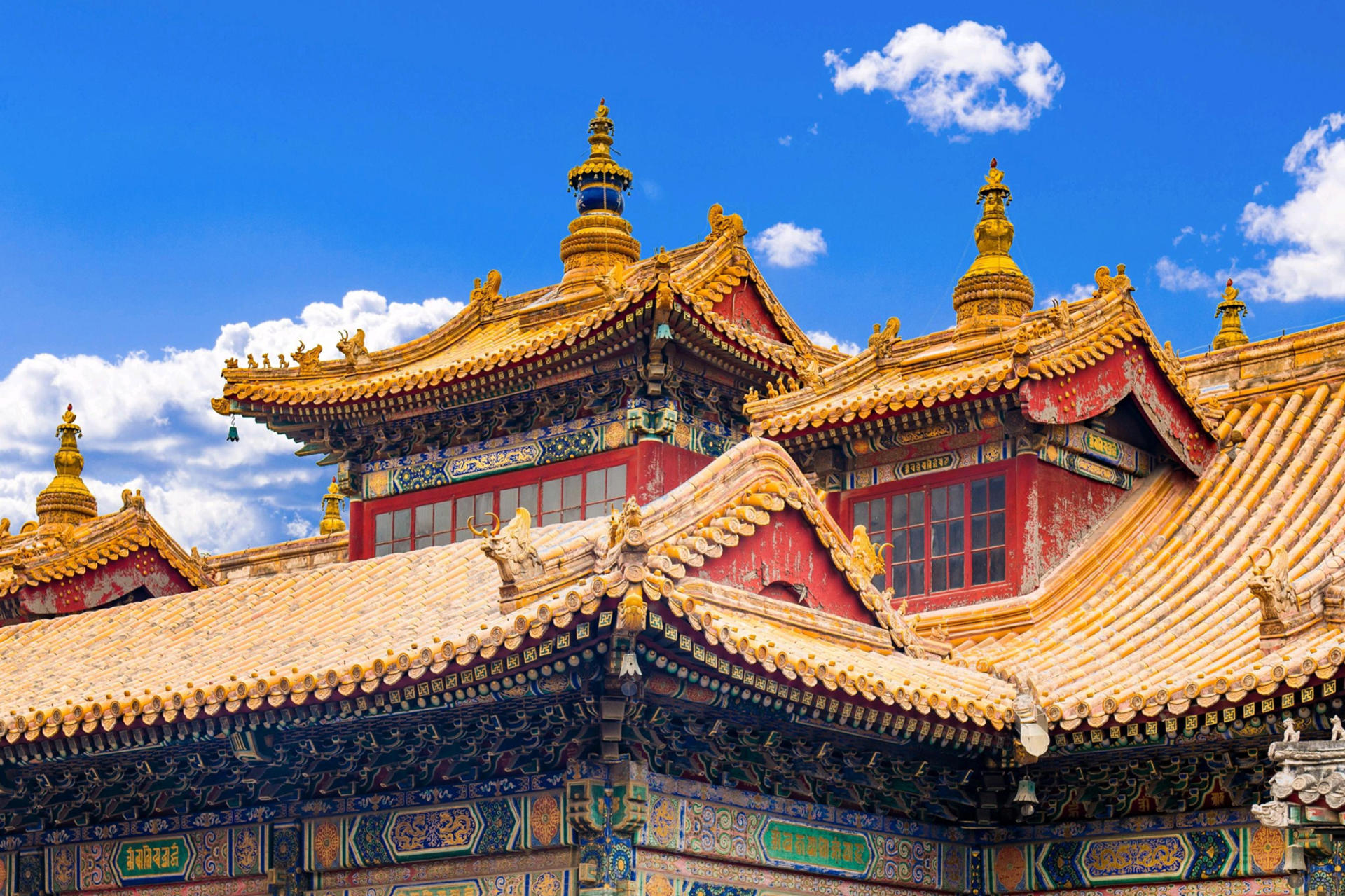 Half-Day Tour of Beijing Yonghe Temple (Receive Incense for Blessings & Spin Prayer Wheels for Fortune & Encounter Lamas Chanting Scriptures) - Thumbnail 4
