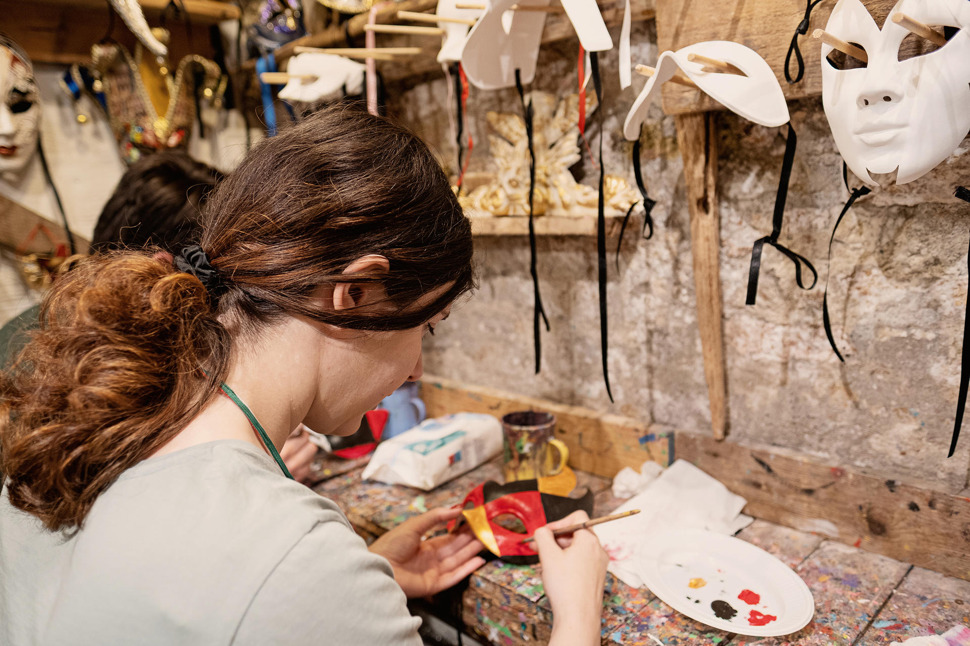 Mask Decoration Class in Venice - Thumbnail 4