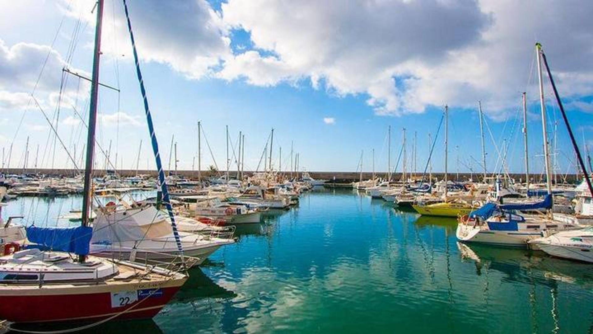 Puerto del Carmen and Puerto Calero boat transfer in Lanzarote - Thumbnail 4