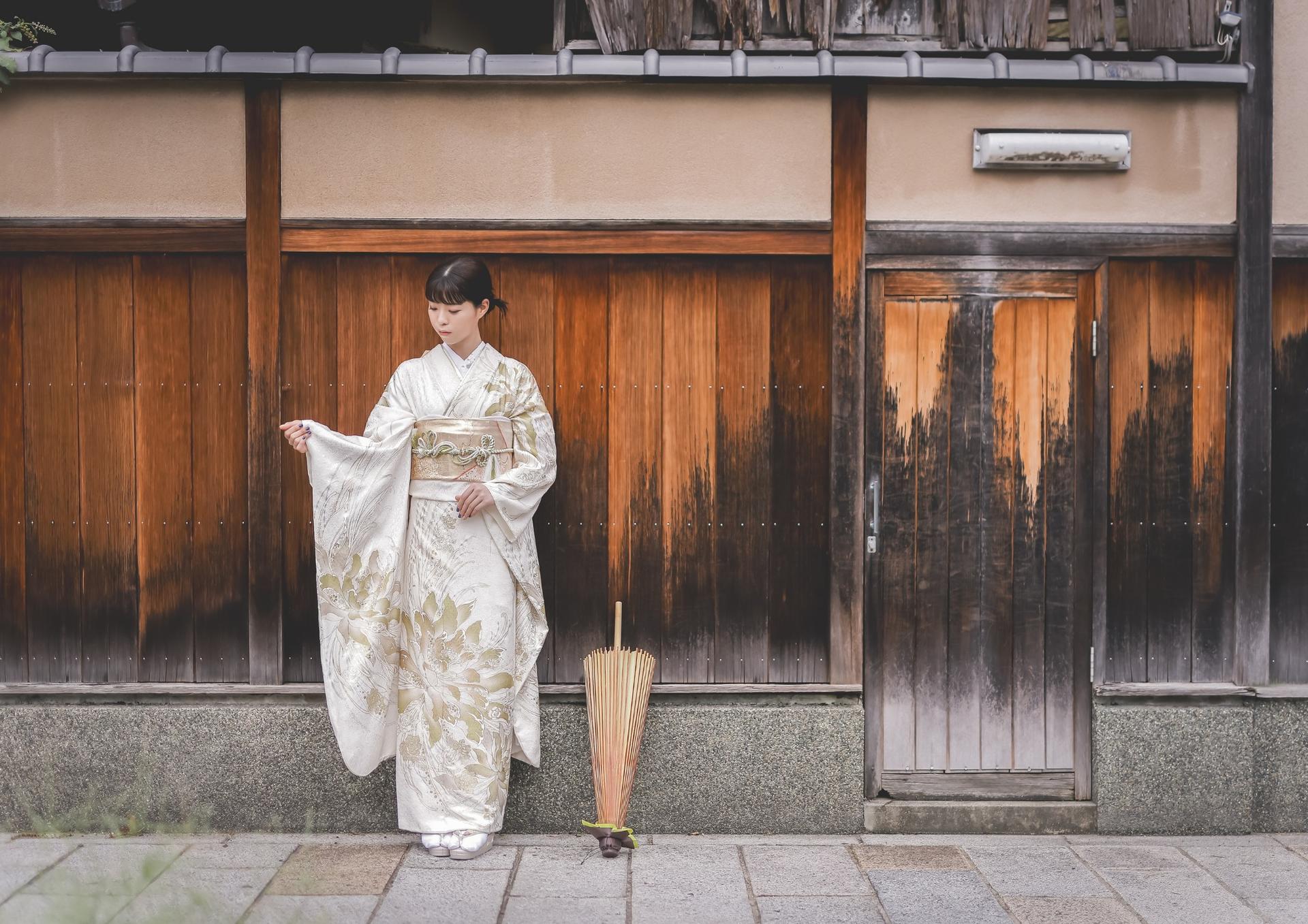 Kyoto Gion | Kimono Rental with Hair Set, Makeup & Photo Shot - Thumbnail 15