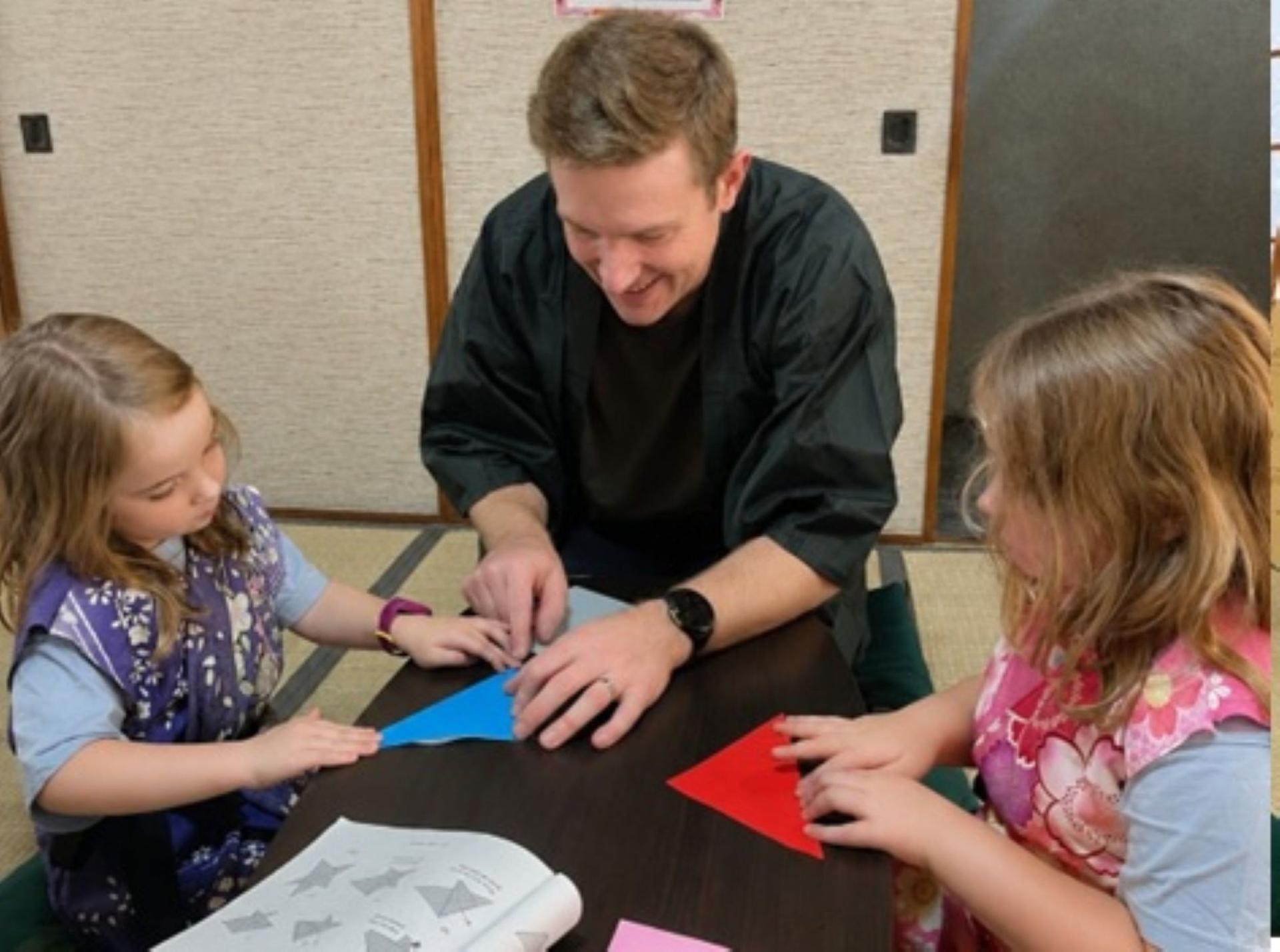  Kyoto : Calligraphy on a Washi hand Fan & Origami Fun - Thumbnail 3