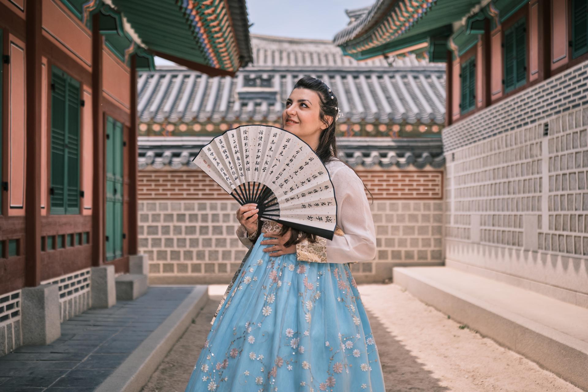 Cinematic Hanbok Photoshoot Experience - Thumbnail 59