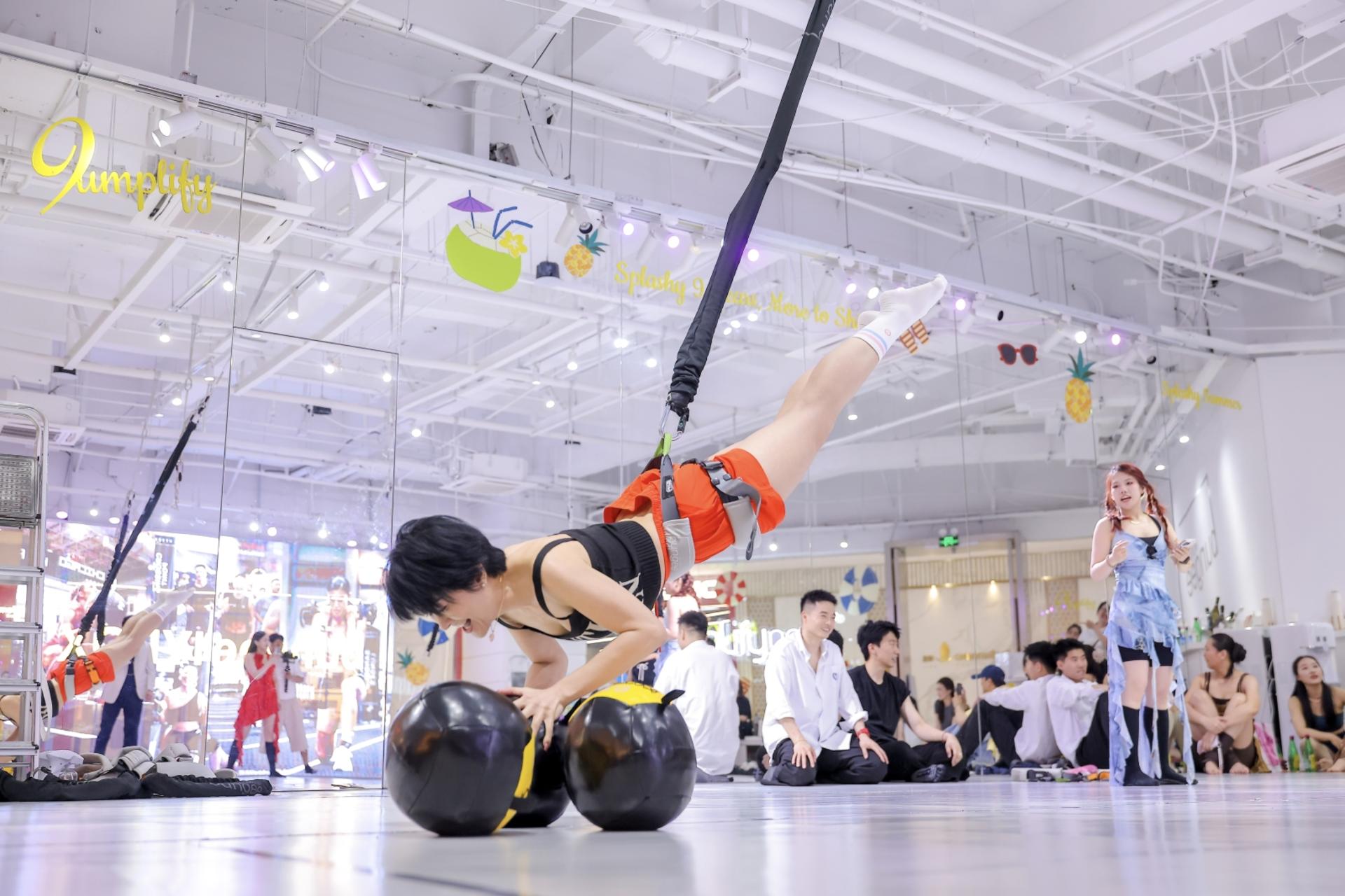 bungeeWORKOUT at EmQuartier Bangkok - Thumbnail 2