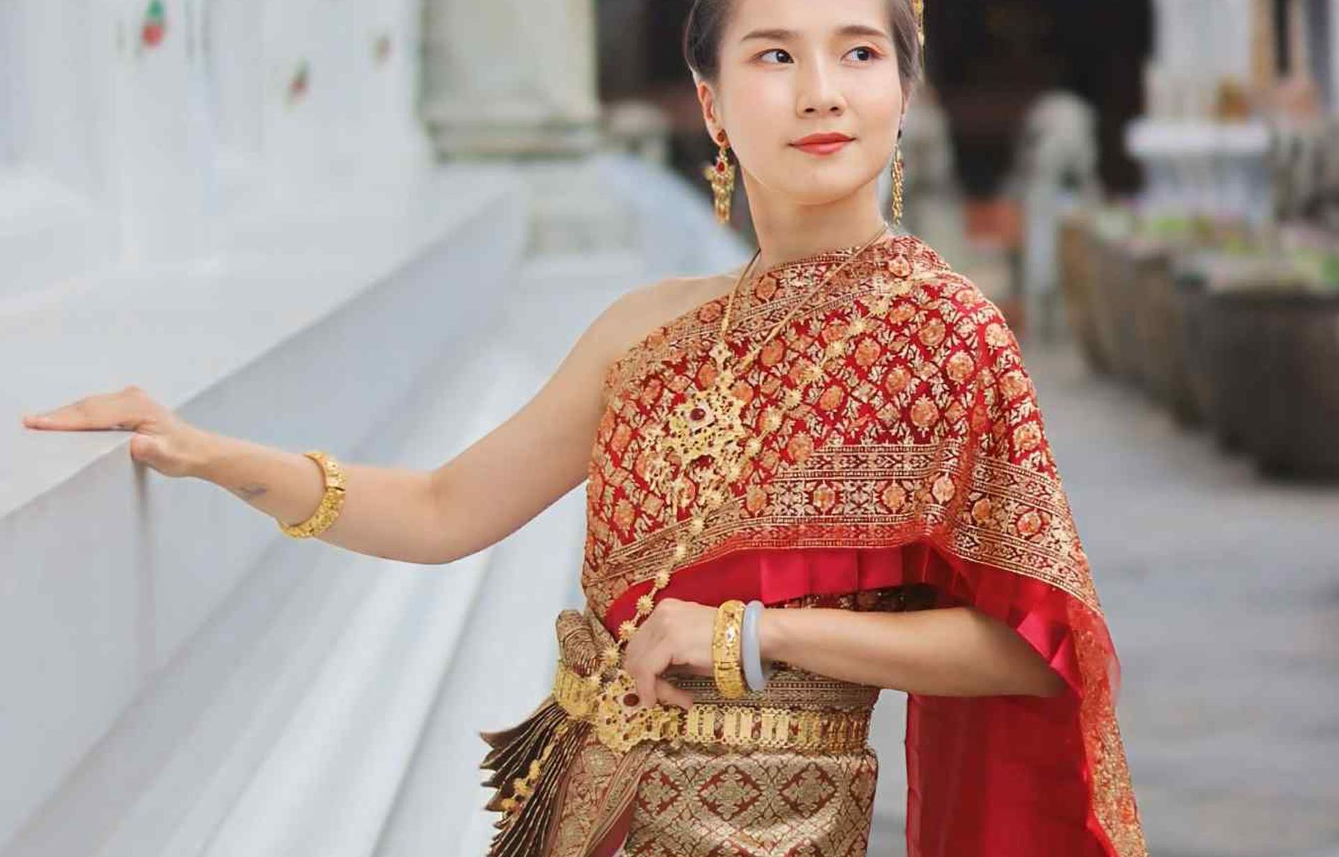 Full Set Thai Costume Rental in Bangkok + Hairdo & Makeup - Thumbnail 14