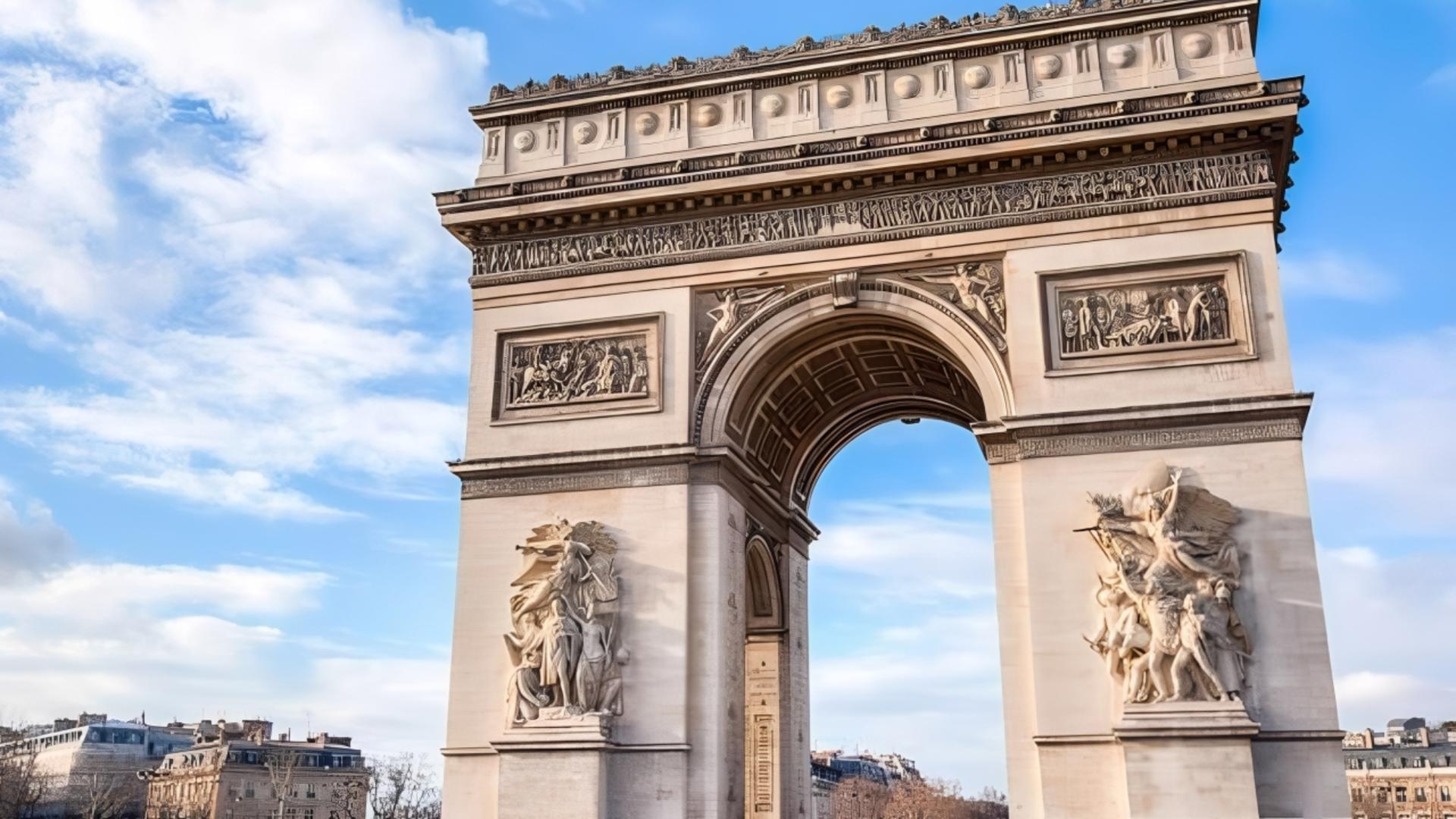 Paris Museum Pass with Hop-On Hop-Off Bus & Optional Seine River Cruise - Thumbnail 13