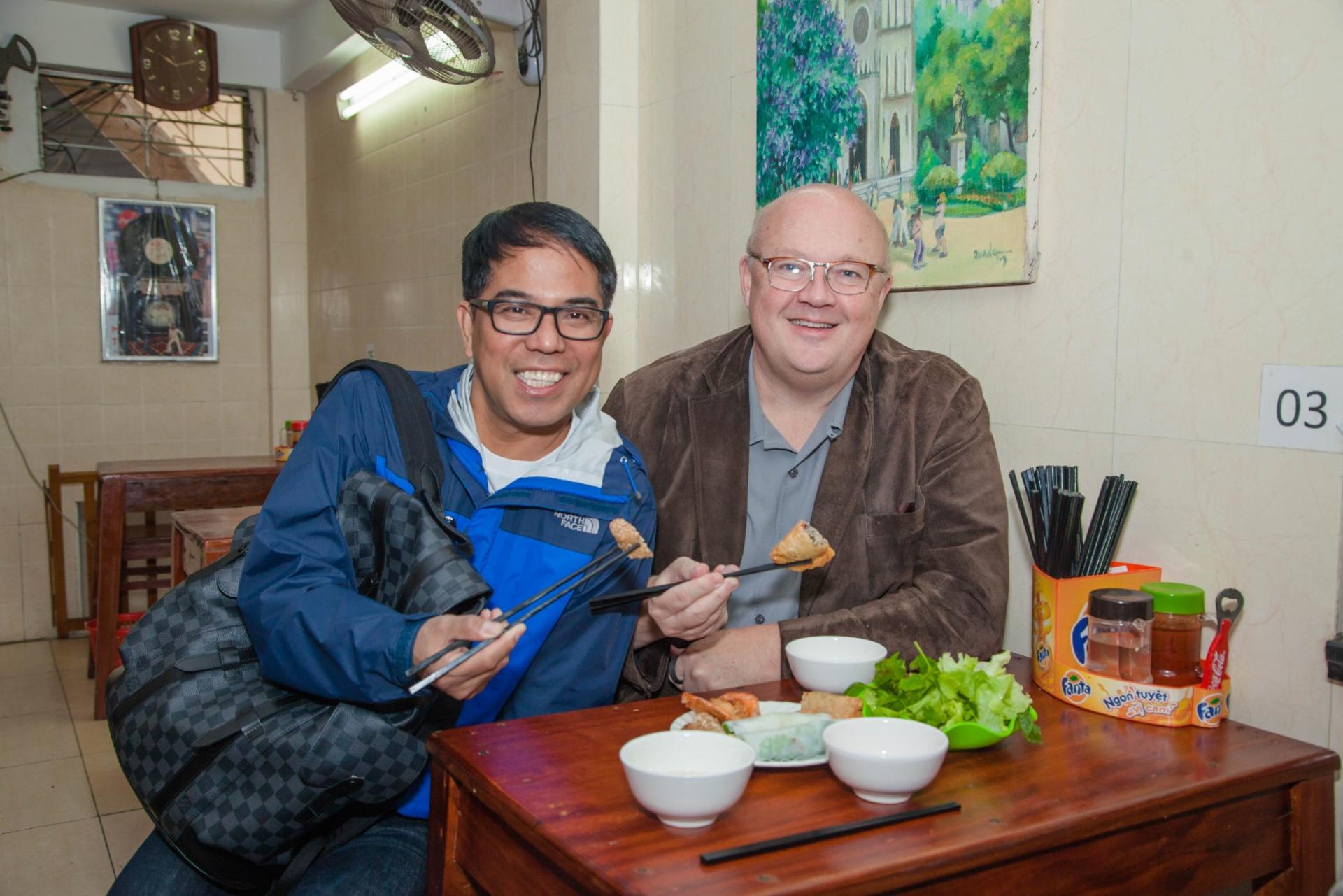 Hanoi Street Food Walking Tour with Water Puppet Show  - Thumbnail 4