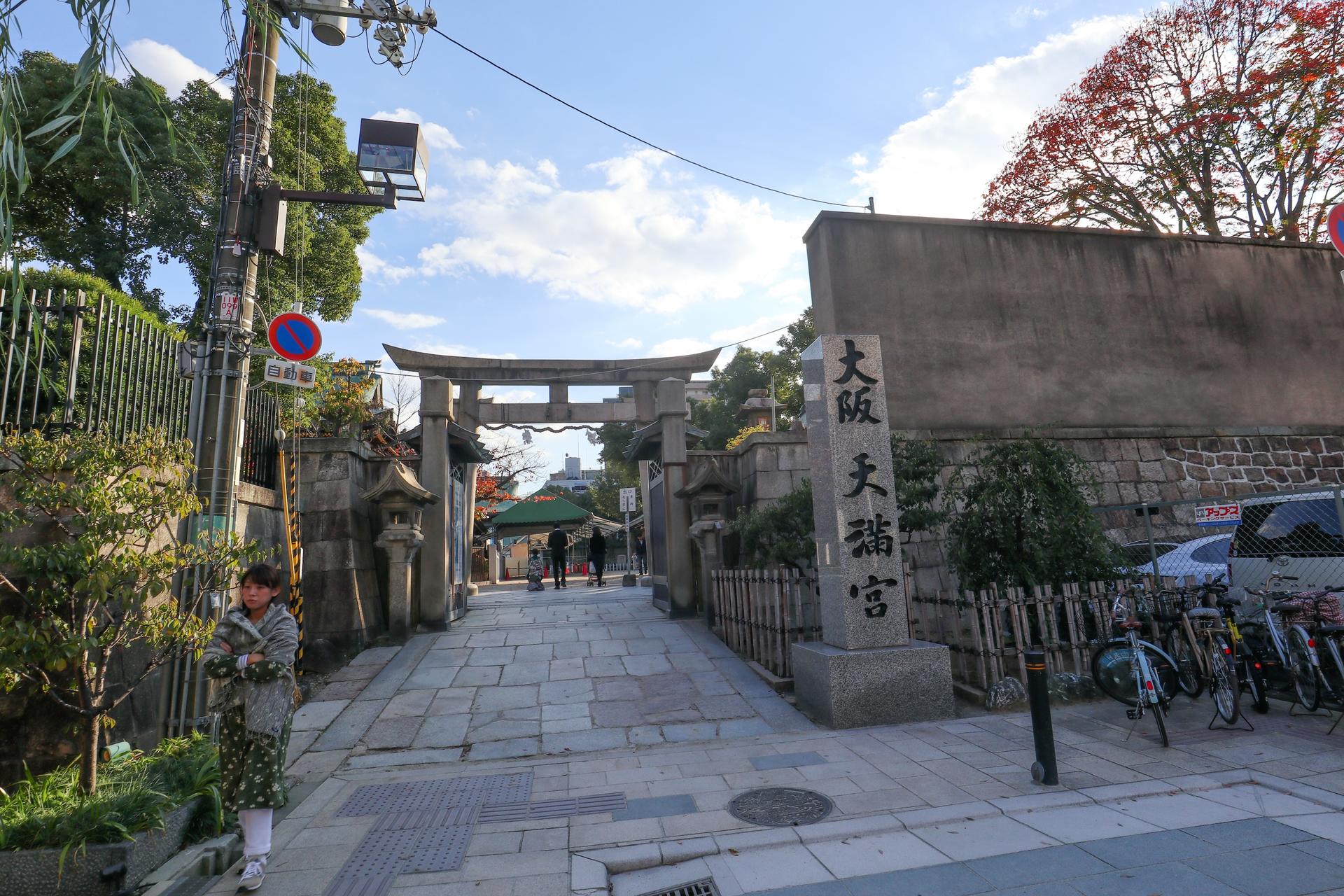 Osaka Castle & Local Neighborhoods 5h Bike Tour with Lunch - Thumbnail 16