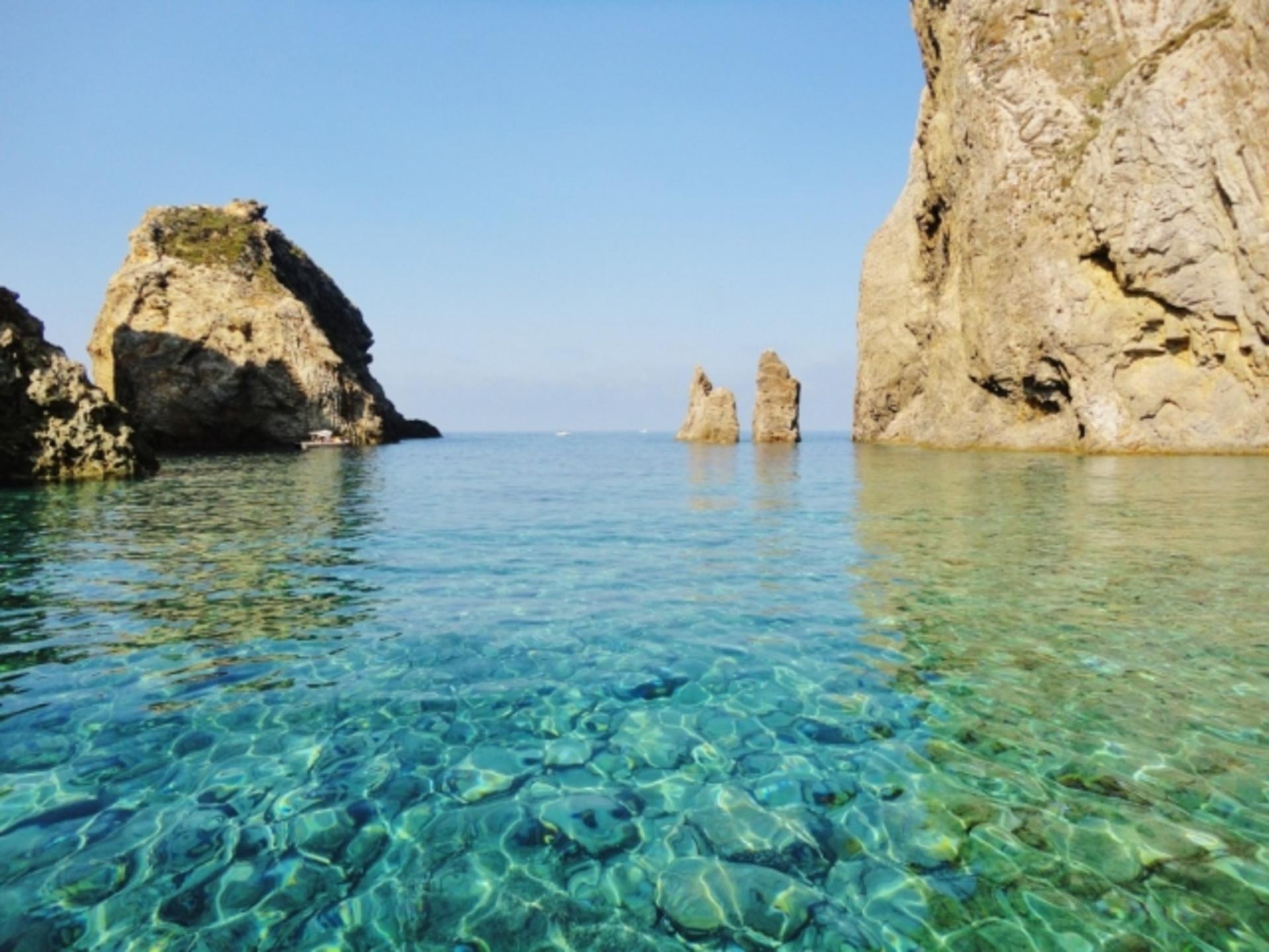 Ponza Island Boat Trip with Swimming and Lunch on Board - Thumbnail 13