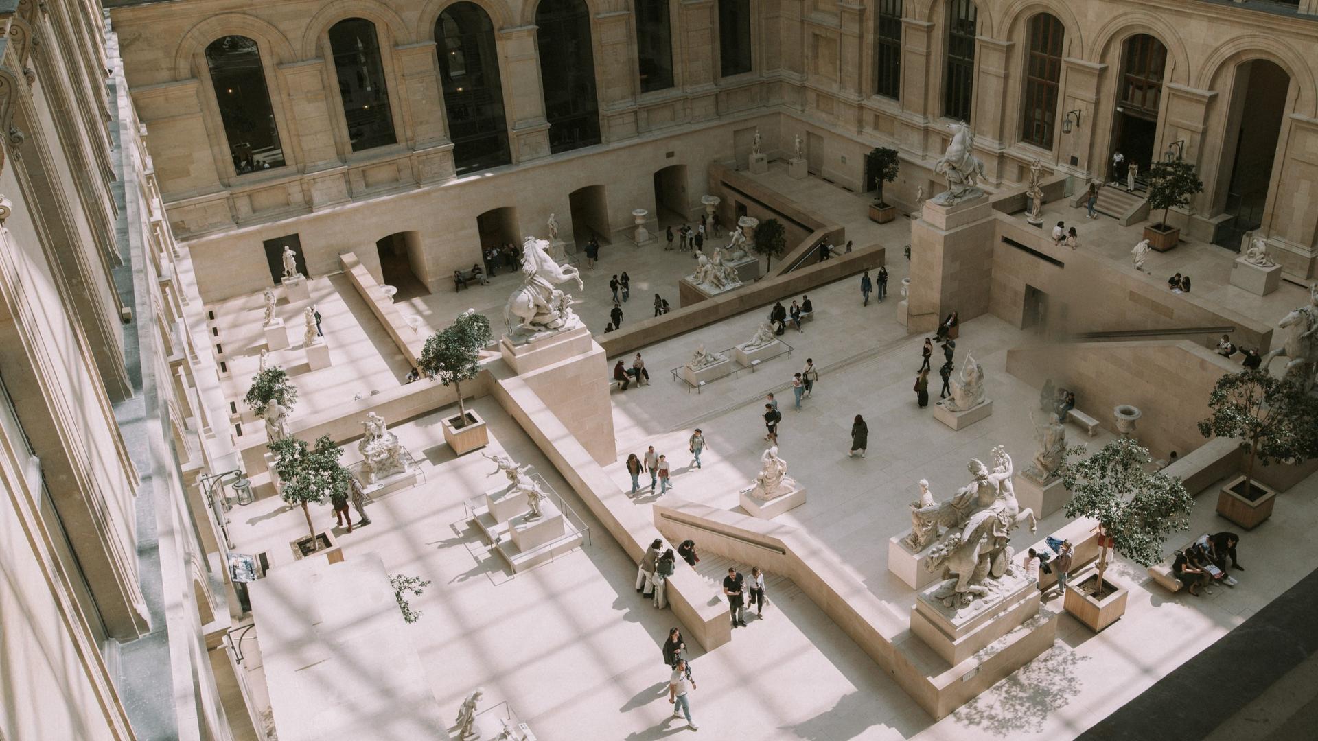 Louvre Museum and Seine River Cruise Tour - Thumbnail 11