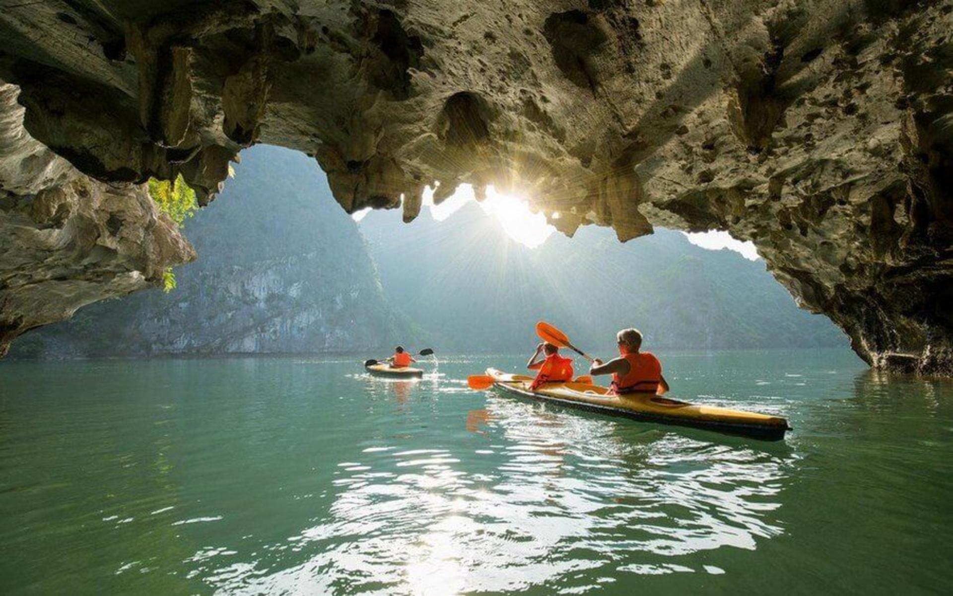 Diamond Era Luxury Day Cruise: Ha Long Bay, Sung Sot, Ti Top - Thumbnail 23