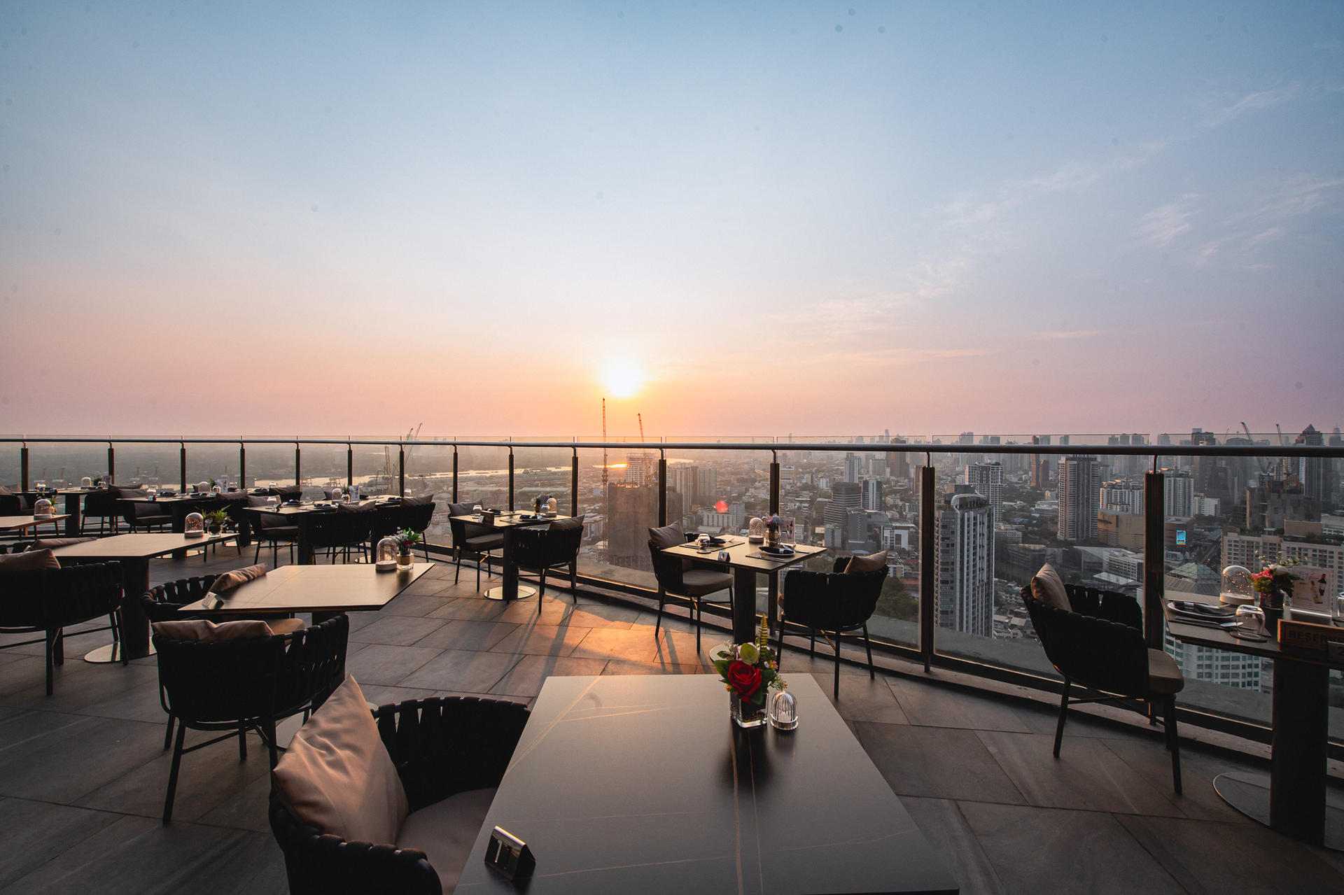Cielo Sky Bar & Restaurant Rooftop - Thumbnail 9