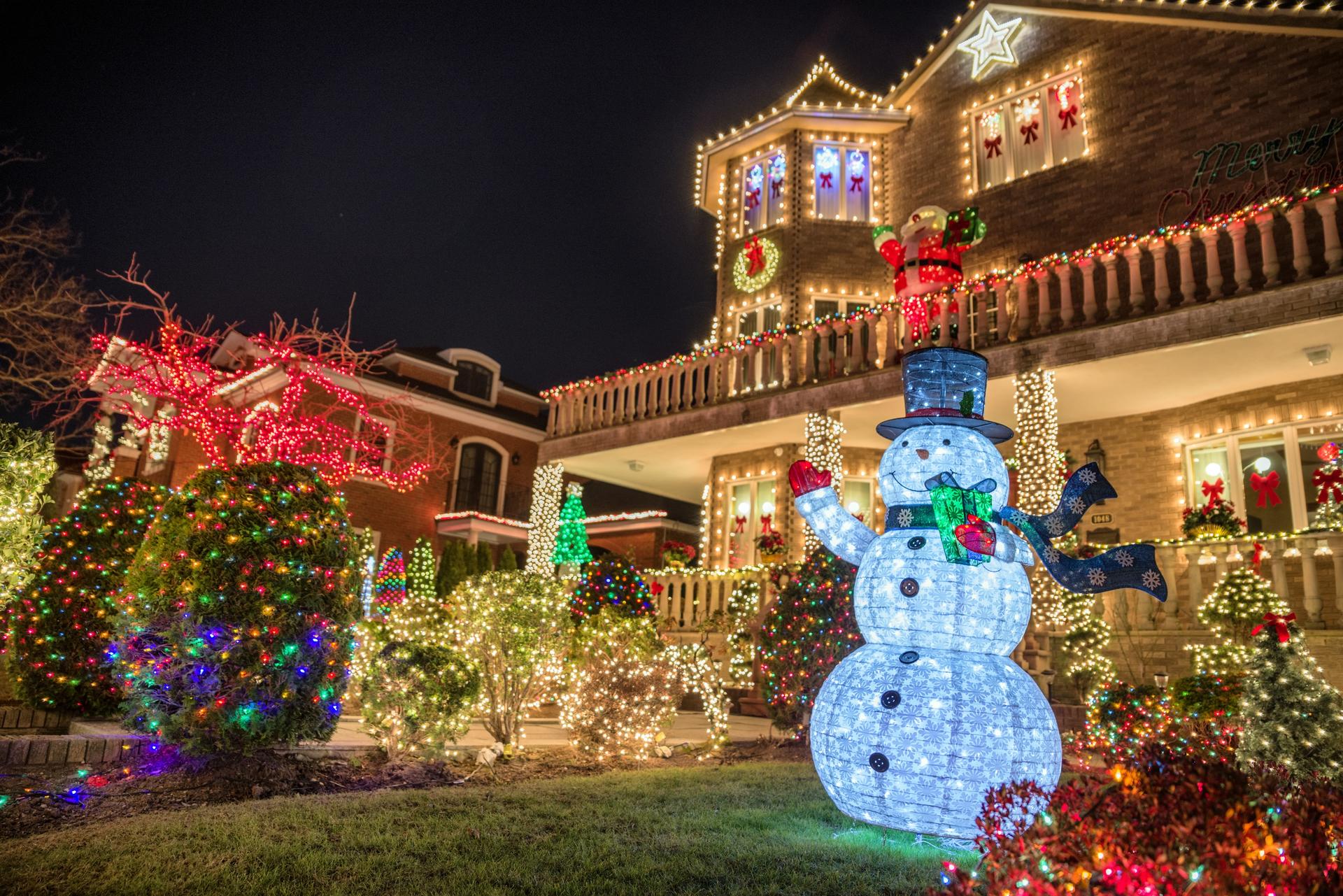 Dyker Heights Luxury Holiday Lights Tour in New York - Image 1