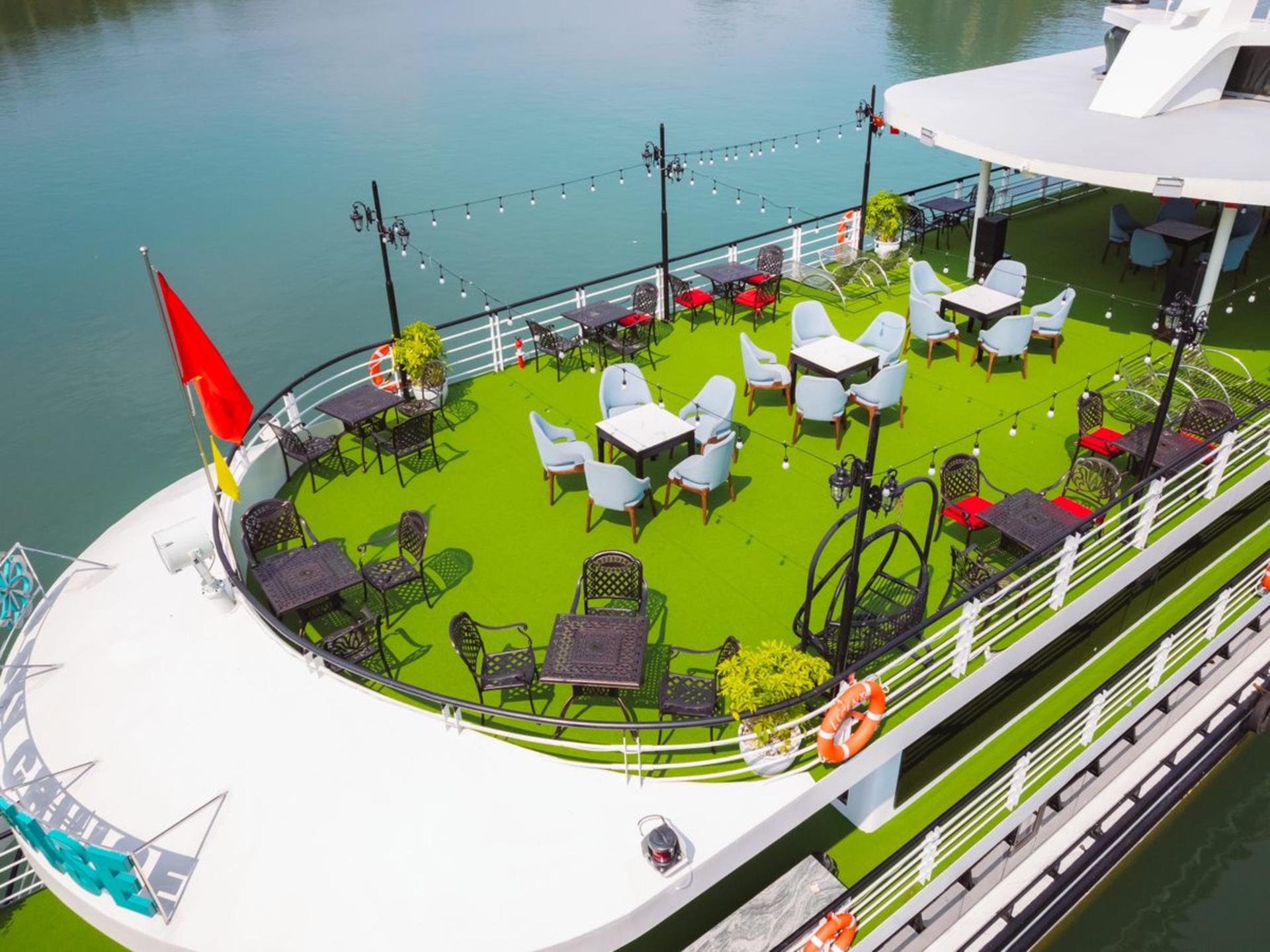 Sky Day Cruise: Ha Long Bay, Sung Sot with Japanese Speaking Guide - Thumbnail 2
