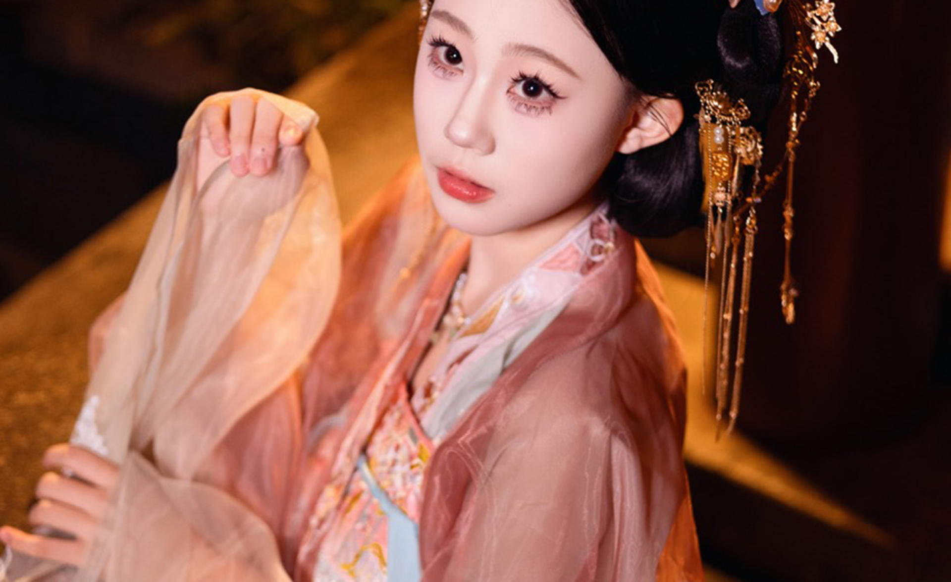 Shanghai Yu Garden Traditional Chinese Costume Hanfu Qipao Experience (Hanfu Rental/Makeup/Photography) - Thumbnail 7
