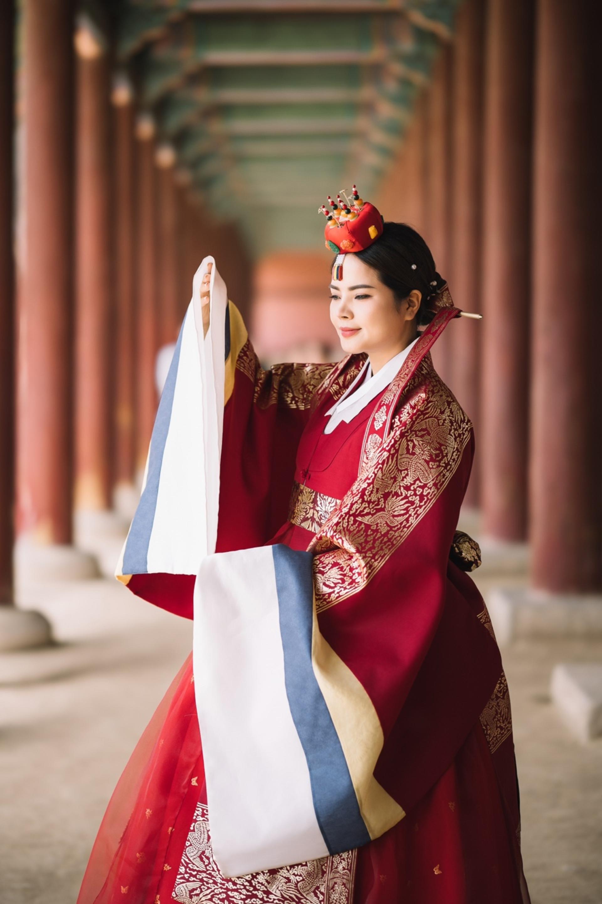 Hanbok Rental with Hairstyling & Accessories at Hanbokgirls - Thumbnail 32