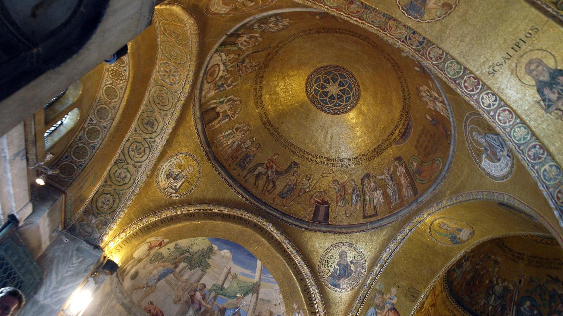 Venice combo: St. Mark's Basilica Ticket and Gondola Ride - Thumbnail 3
