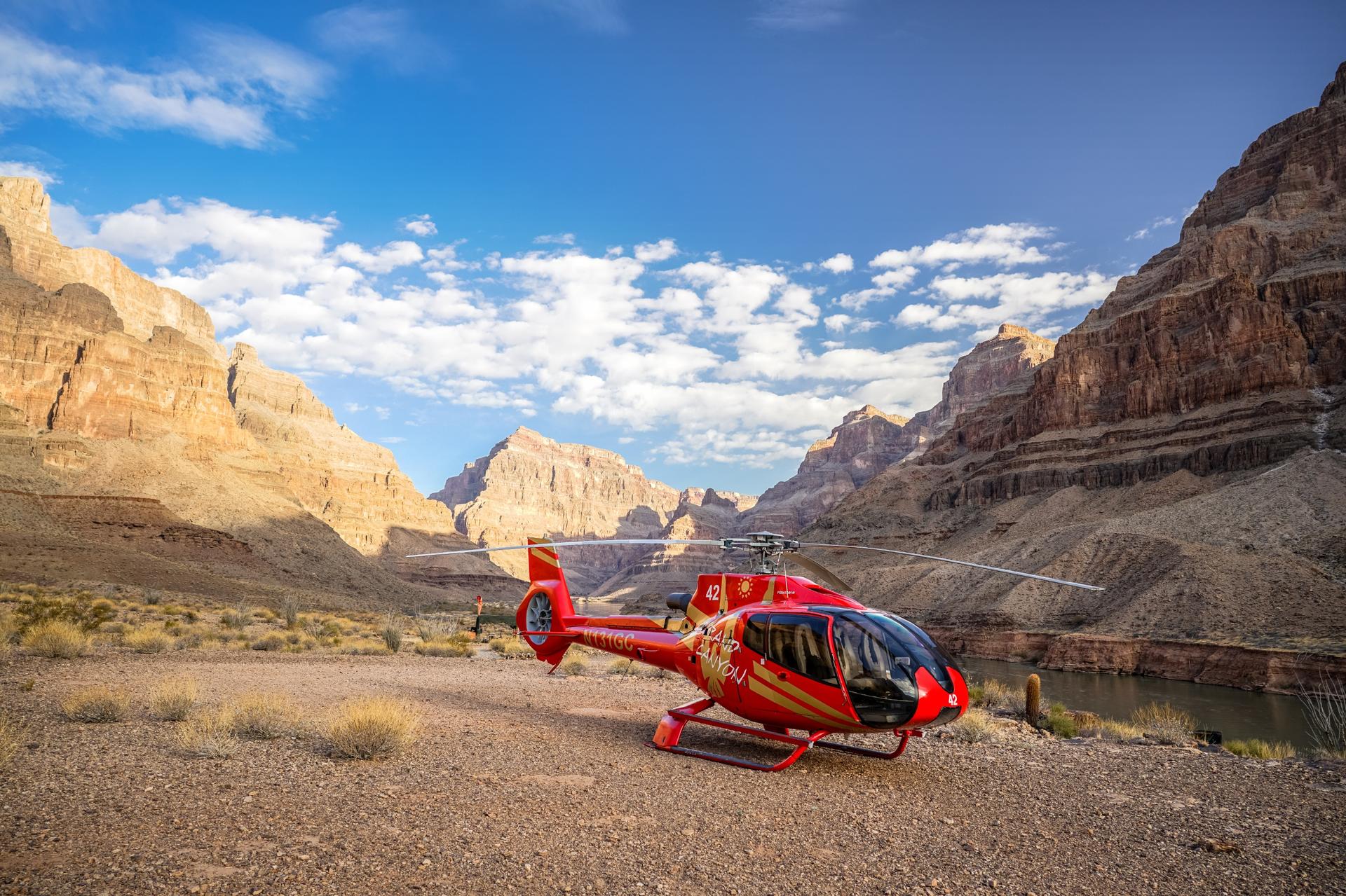 King of Canyons Helicopter Tour (with Landing) from Las Vegas - Thumbnail 6