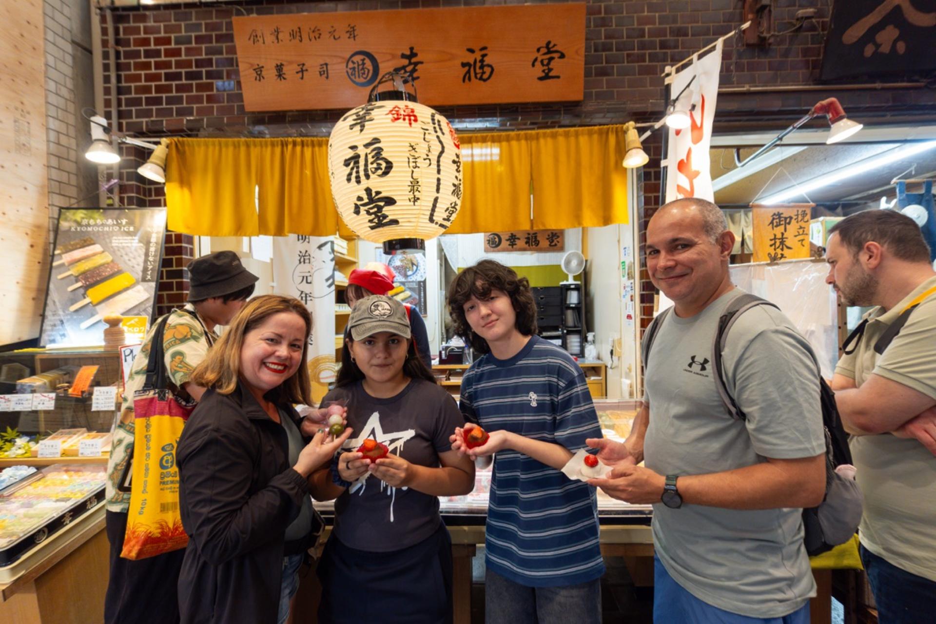 Kyoto: Nishiki Market Food Tour-7 Tastings - Thumbnail 2