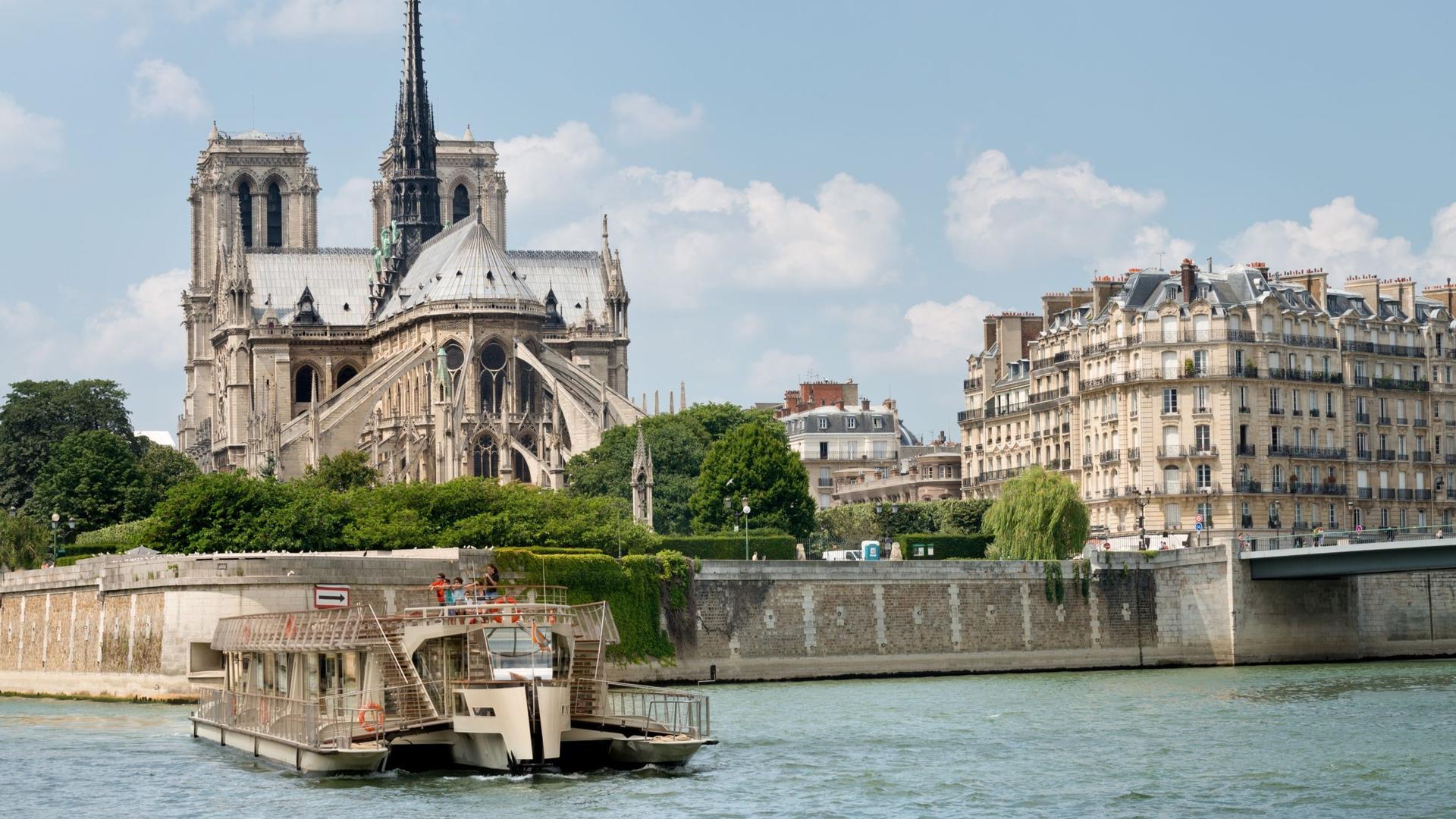 Paris Museum Pass with Hop-On Hop-Off Bus & Optional Seine River Cruise - Thumbnail 9