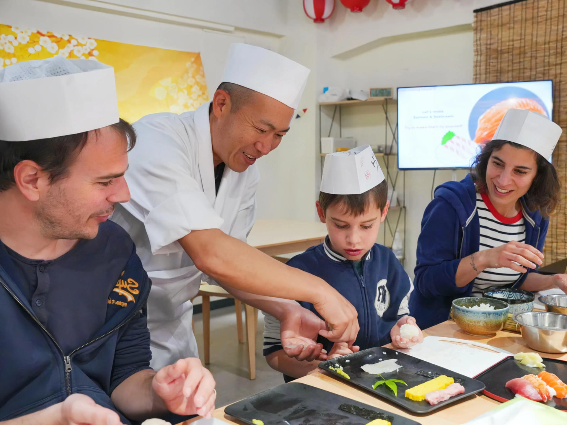 Sushi making class in Tokyo Tsukiji fish market with Pro sushi chef - Image 1