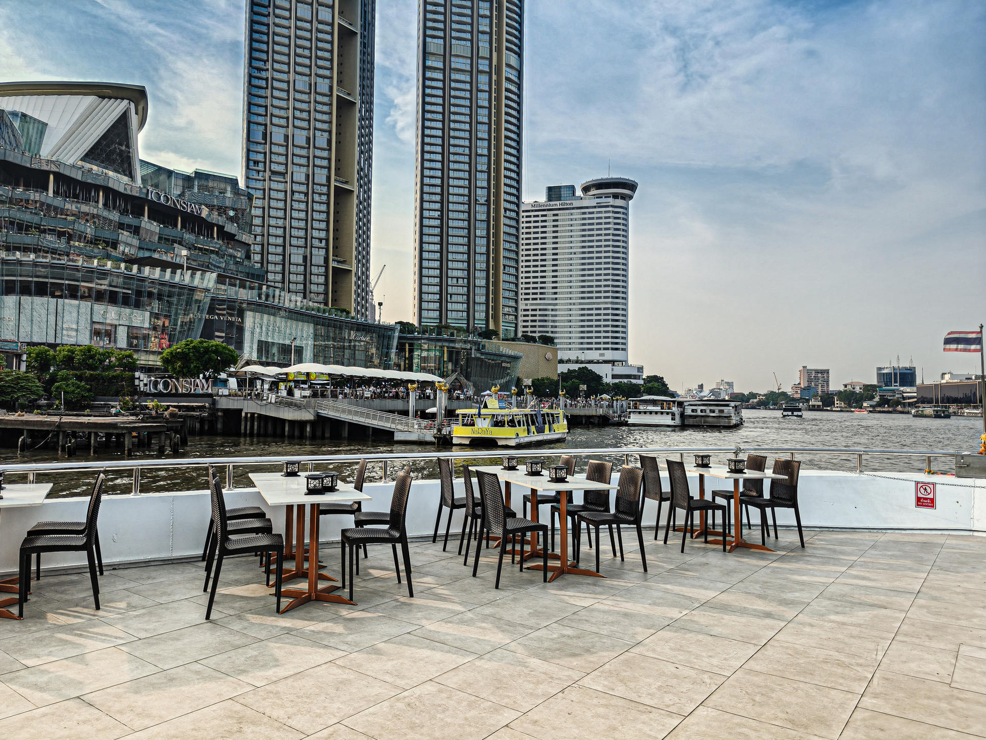 The Luxury White Dinner Cruise in Bangkok - Thumbnail 21