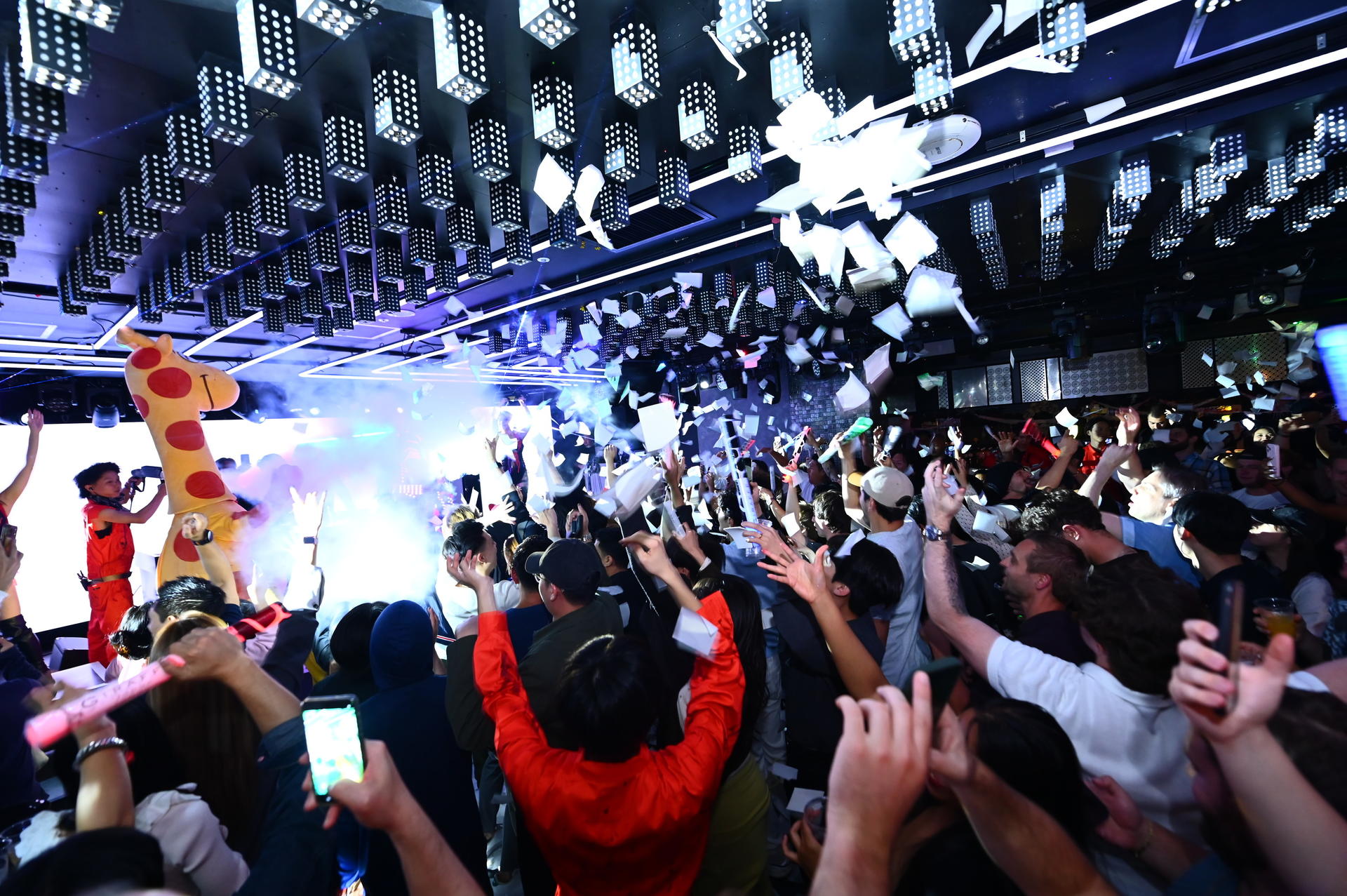 Osaka Dotonbori: GIRAFFE Nightclub Admission Ticket / VIP(For Foreigners only) - Image 1