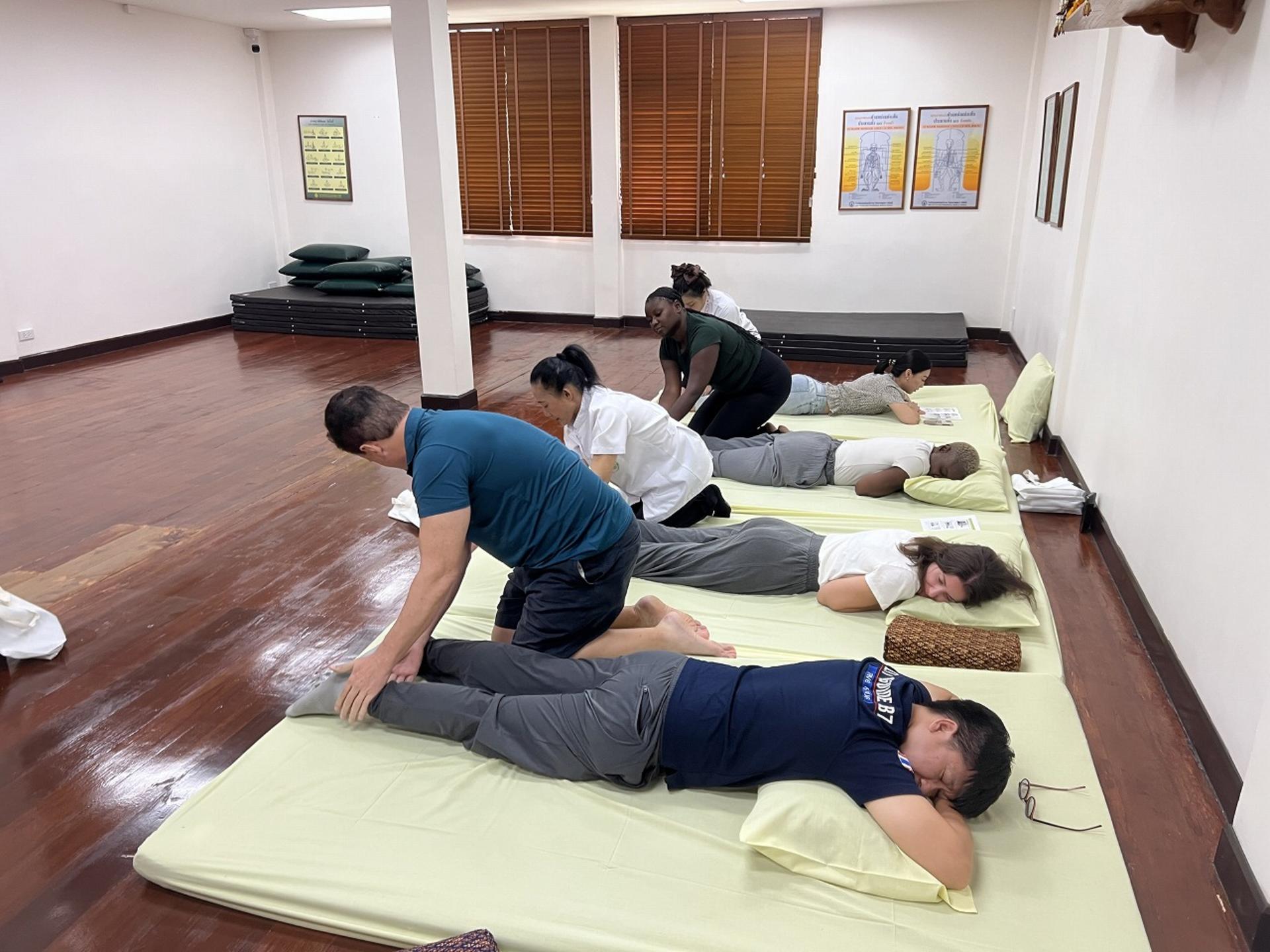 Wat Pho Thai Massage Experience: Master Thai Massage in a Class - Thumbnail 5