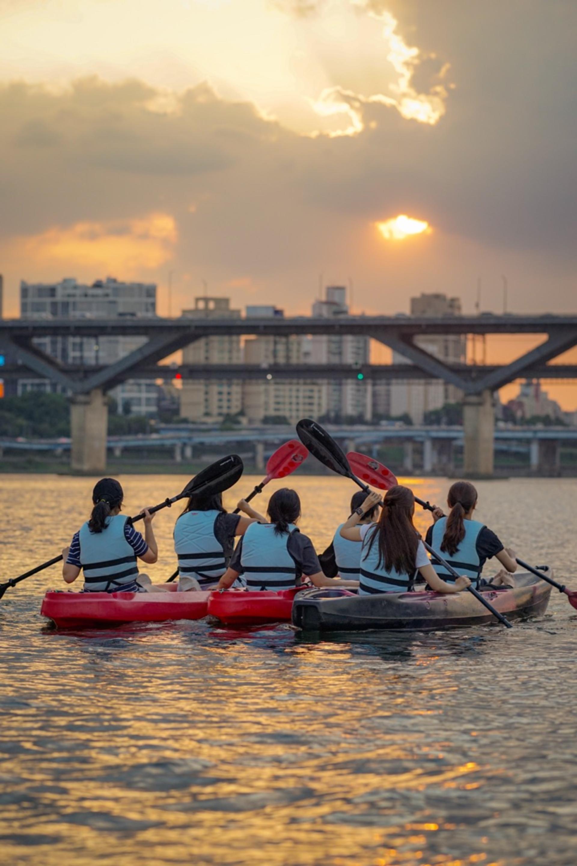 Kayak & Paddleboard Adventure on the Han River in Seoul - Thumbnail 17