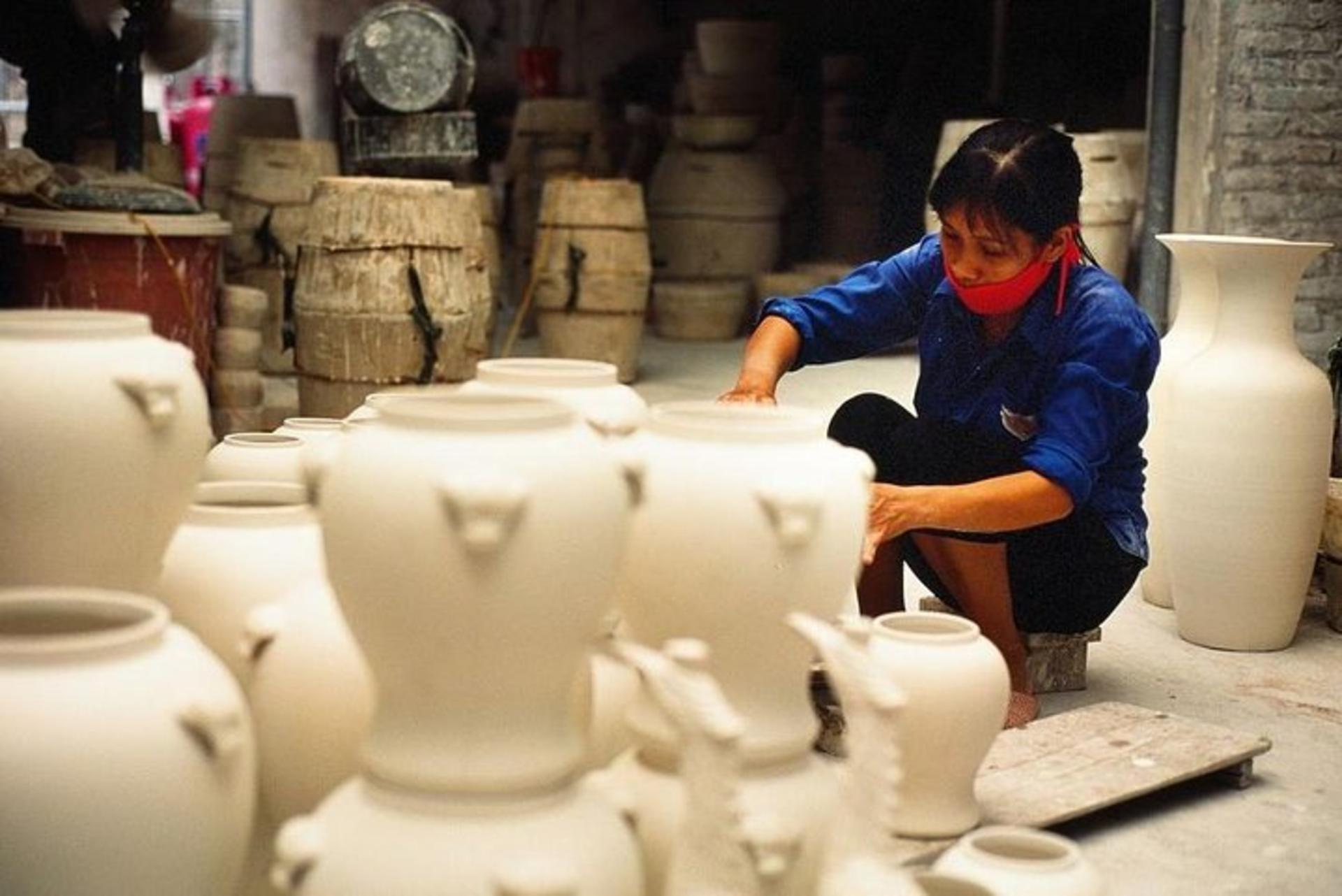 Hanoi Half-Day Jeep Tour to Bat Trang Pottery Village & Workshop - Thumbnail 12