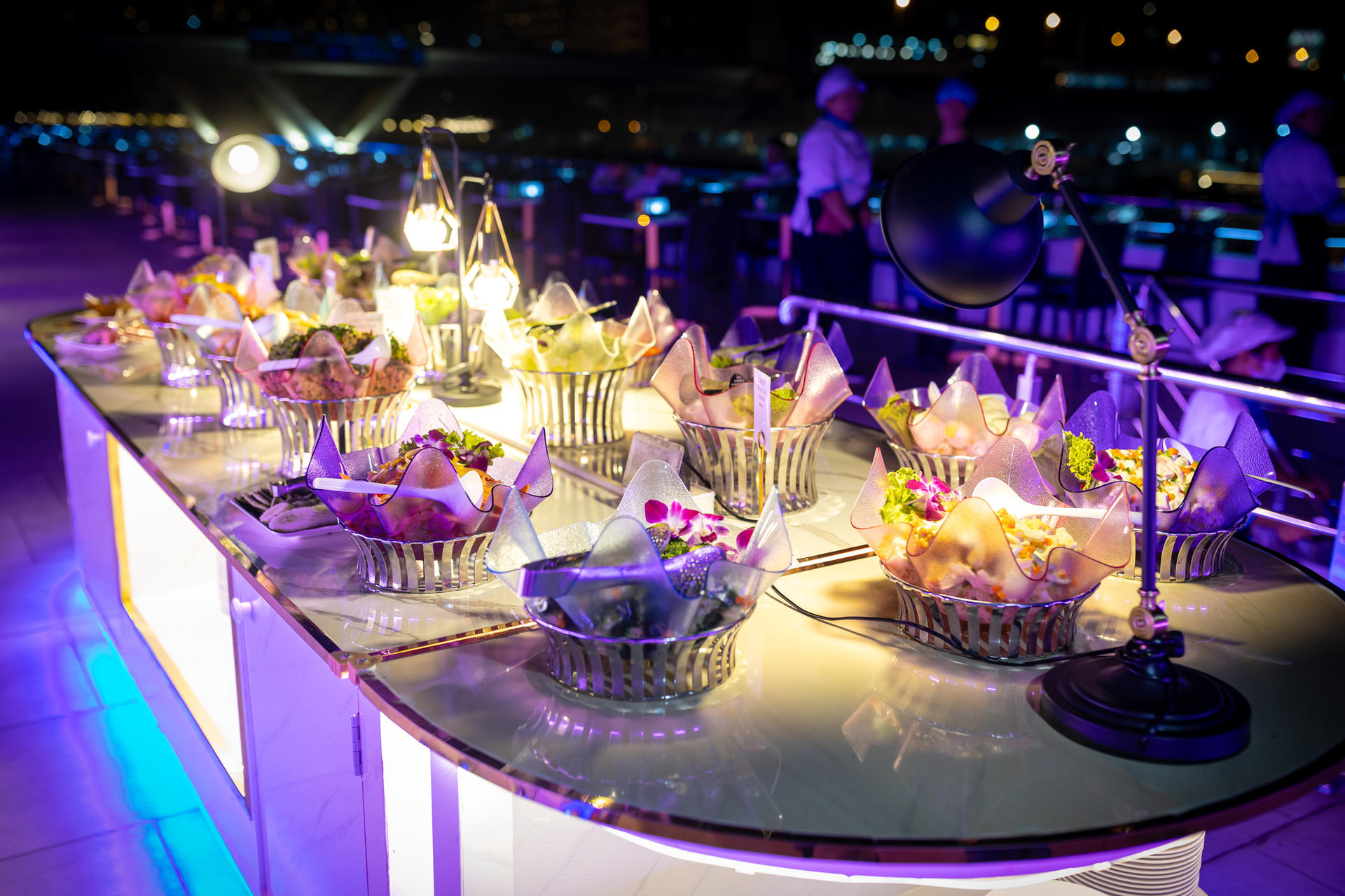 The Luxury White Dinner Cruise in Bangkok - Thumbnail 7