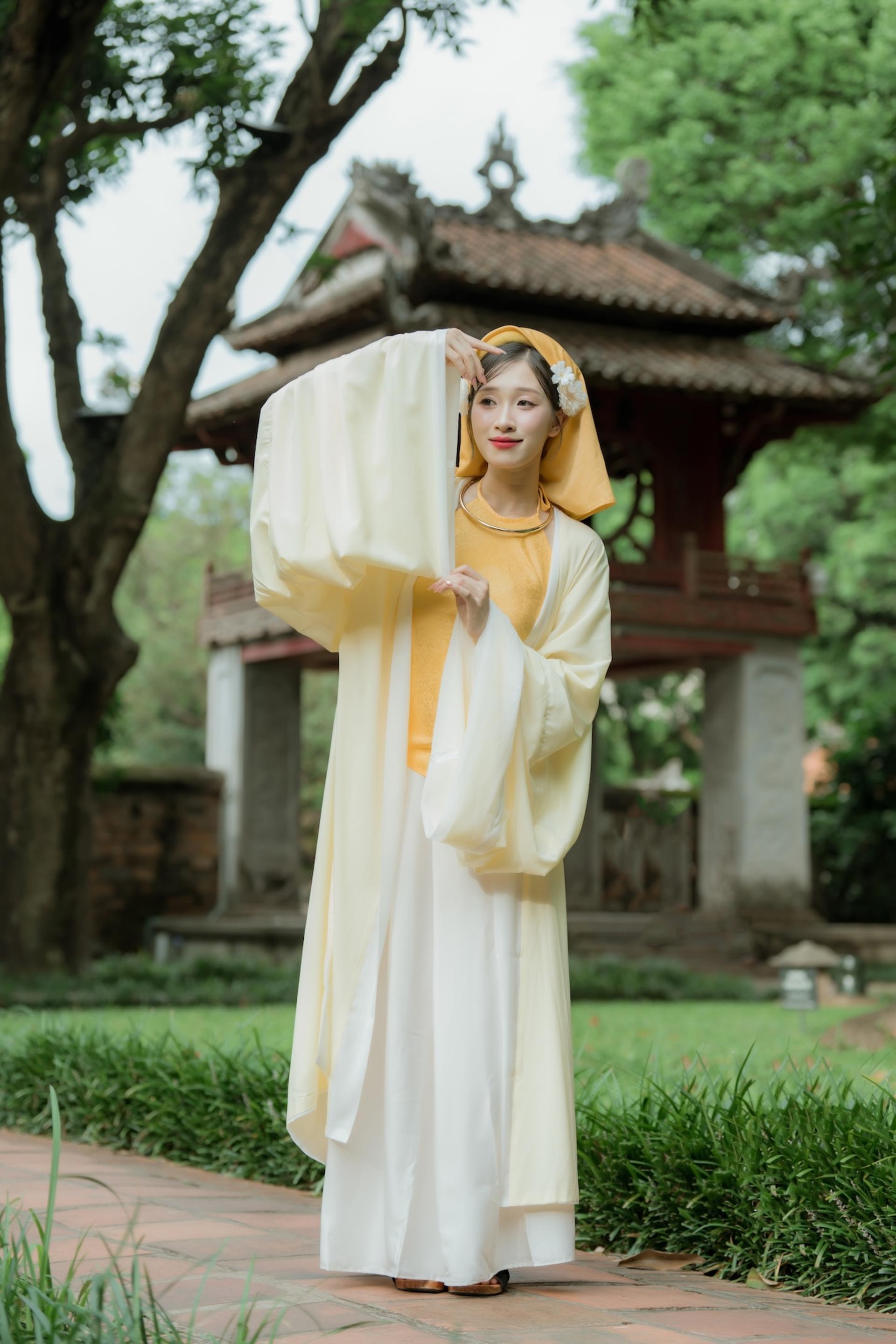 Ao Dai Rental & Professional Photoshoot in Hanoi Old Quarter  - Thumbnail 25