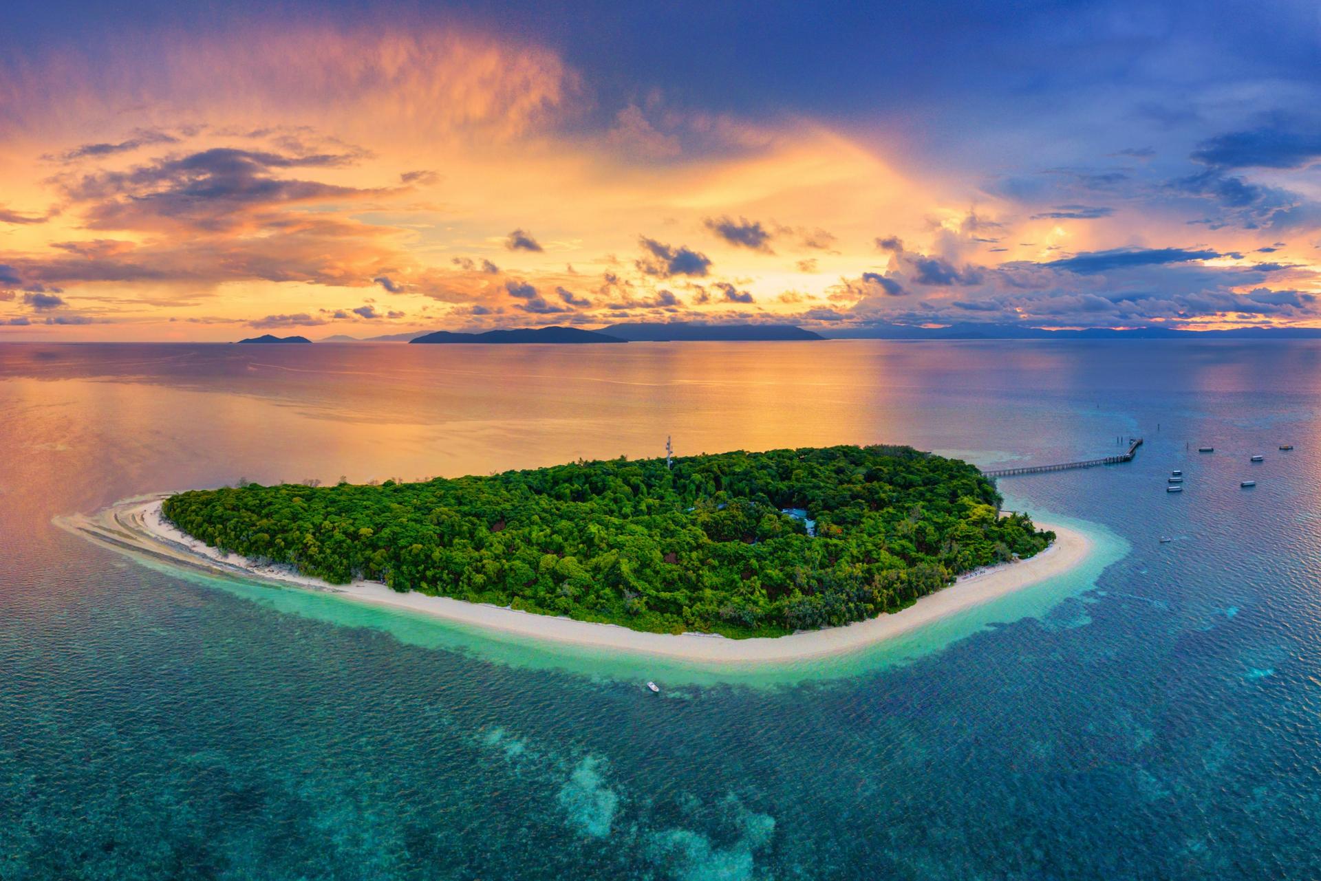 Green Island Snorkelling & Glass Bottom Boat Day Tour