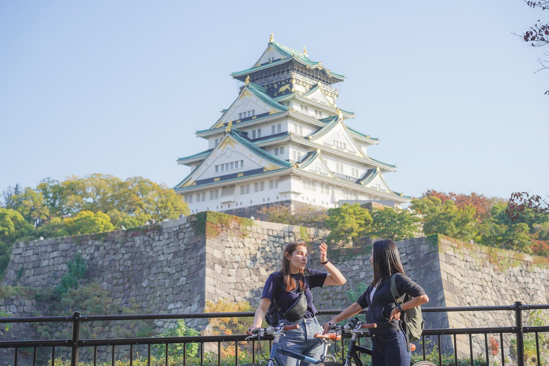 Osaka Castle & Local Neighborhoods 5h Bike Tour with Lunch - Thumbnail 2