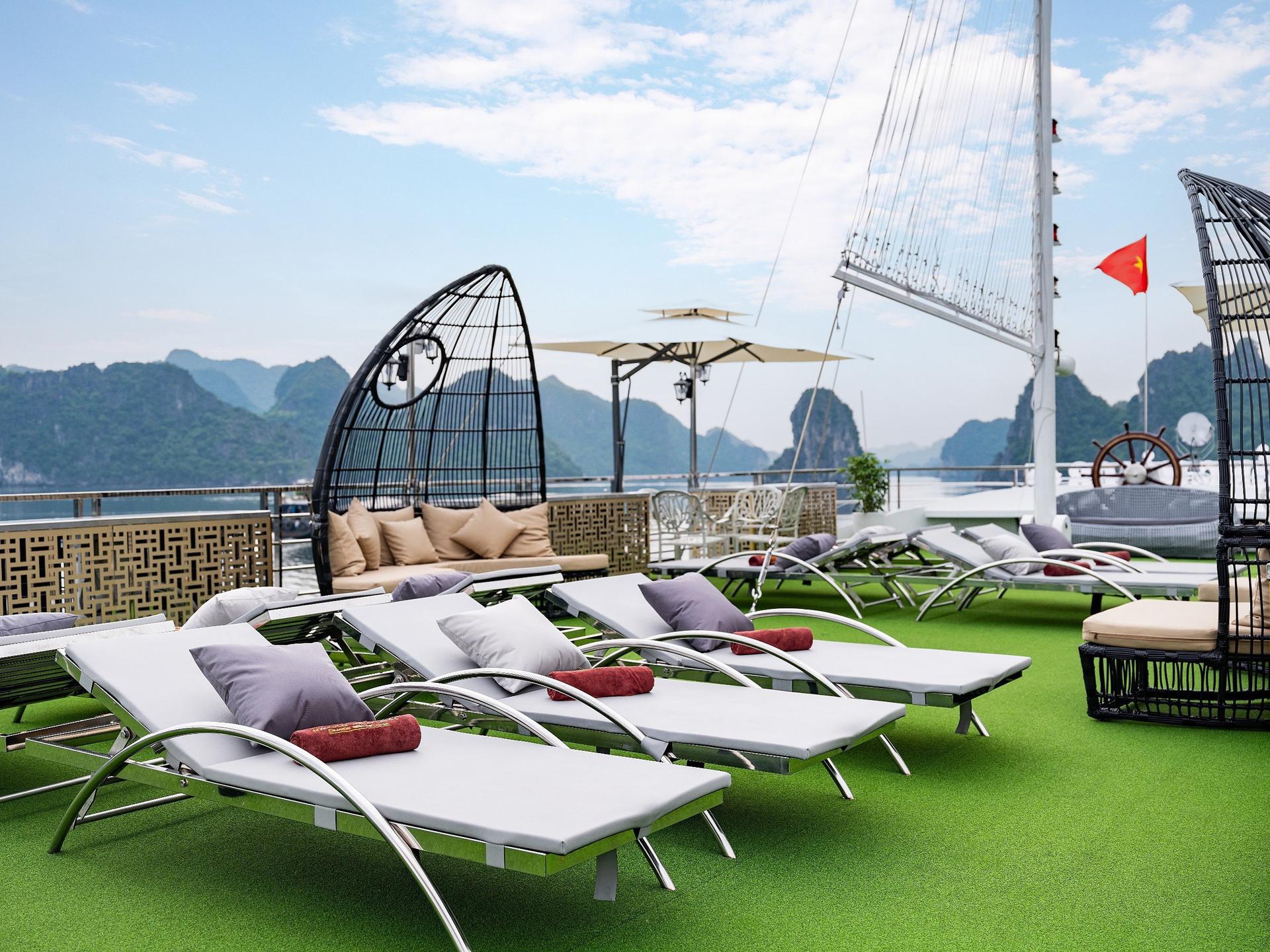 Hercules Premium Day Cruise: Ha Long Bay with Sung Sot & Ti Top - Thumbnail 12
