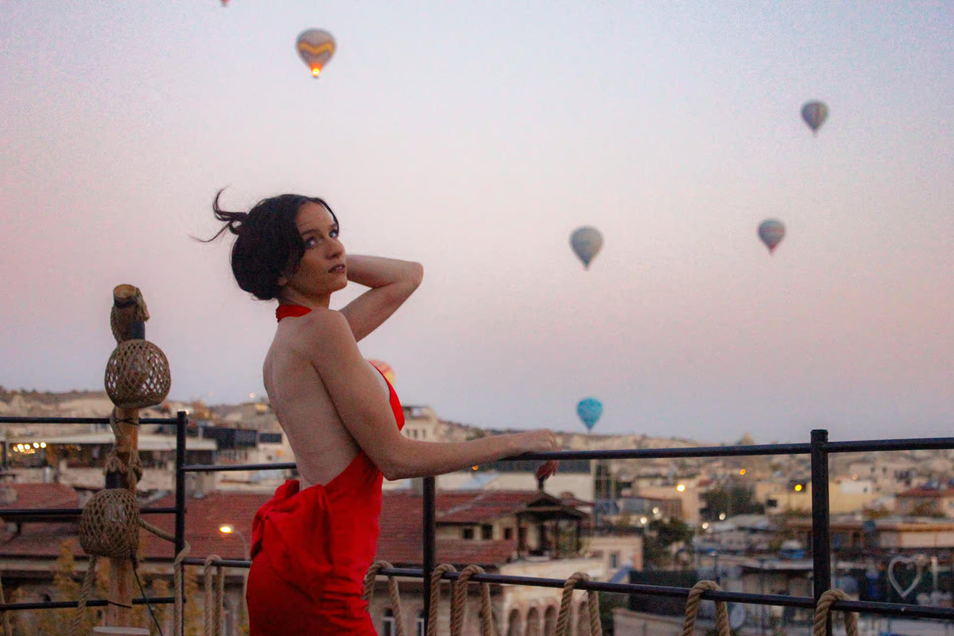 Cappadocia: Rooftop Photoshoot with Hot Air Balloons at Sunrise - Thumbnail 6