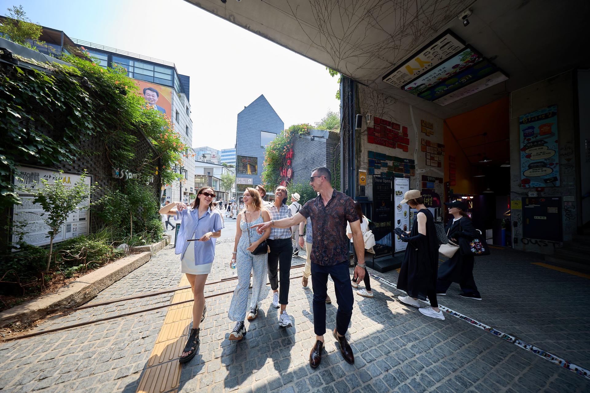 Best Seoul Palaces & N Seoul Tower Tour (Half & Full Day) - Thumbnail 11