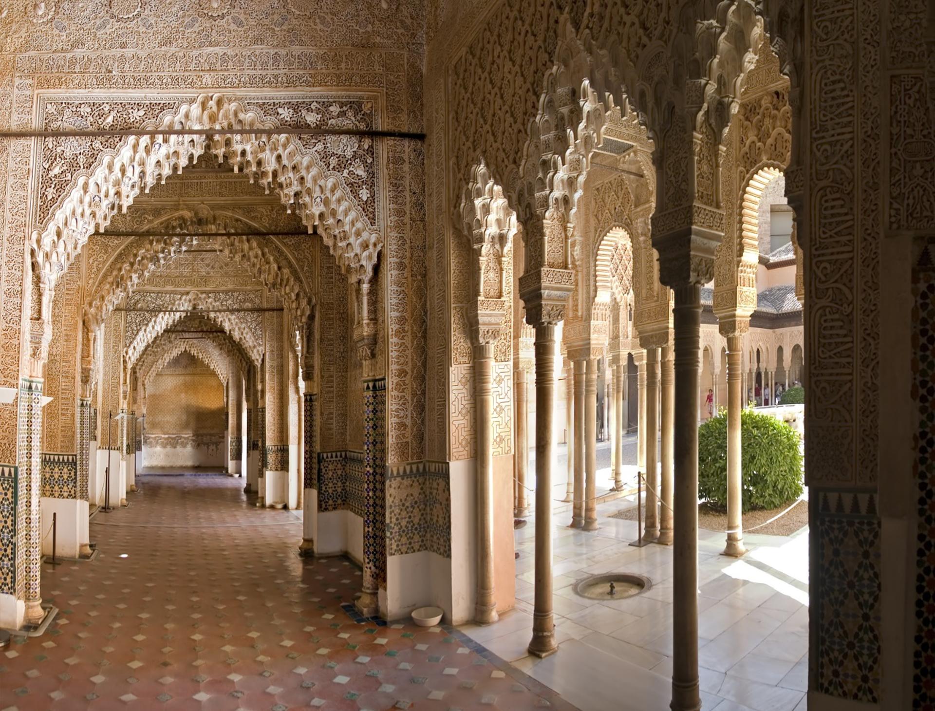 Alhambra, Cathedral and Royal Chapel Guided Tour in Granada - Thumbnail 15
