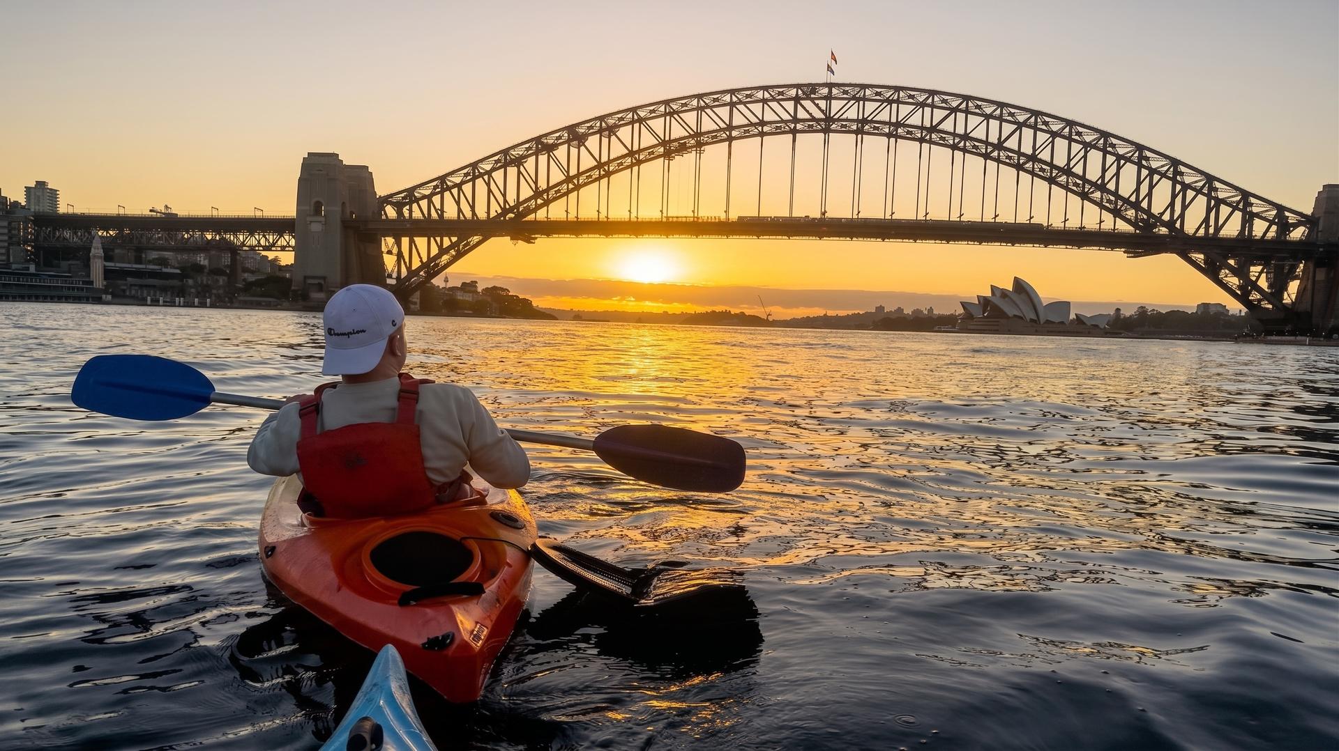 Sydney Sunrise Small-Group Kayak Tour: Harbour Bridge, Opera House - Thumbnail 17