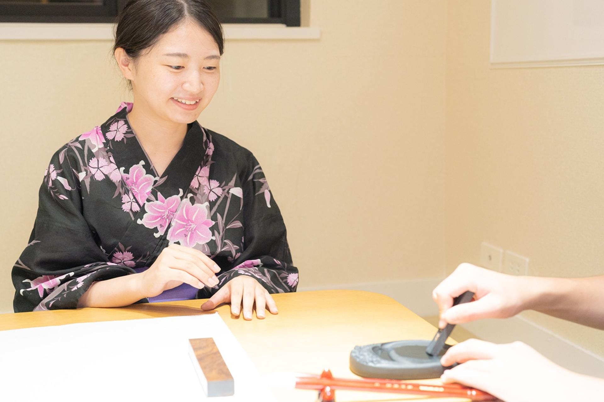 Tokyo: Private Calligraphy Class at Japanese Room in Shibuya - Thumbnail 3