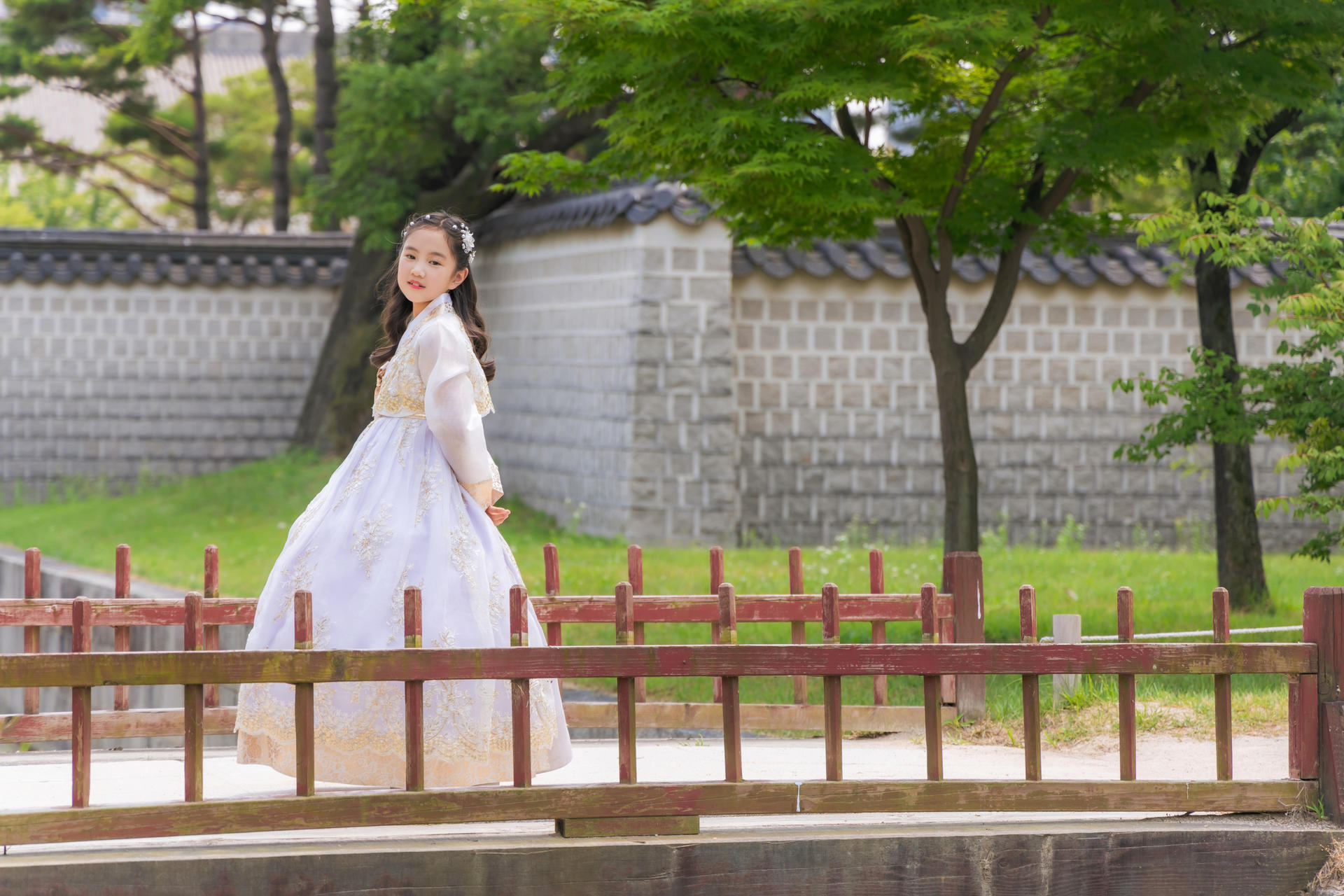 Gyeongbokgung Hanbok & Hairstyling Experience - Thumbnail 28
