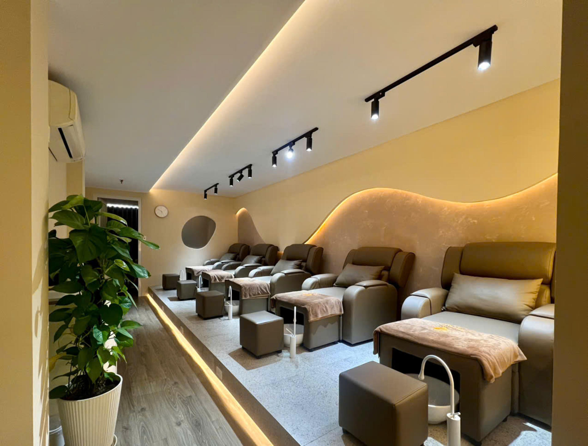 The Lin Beauty Center on Ly Tu Trong street in Ho Chi Minh city - Thumbnail 21