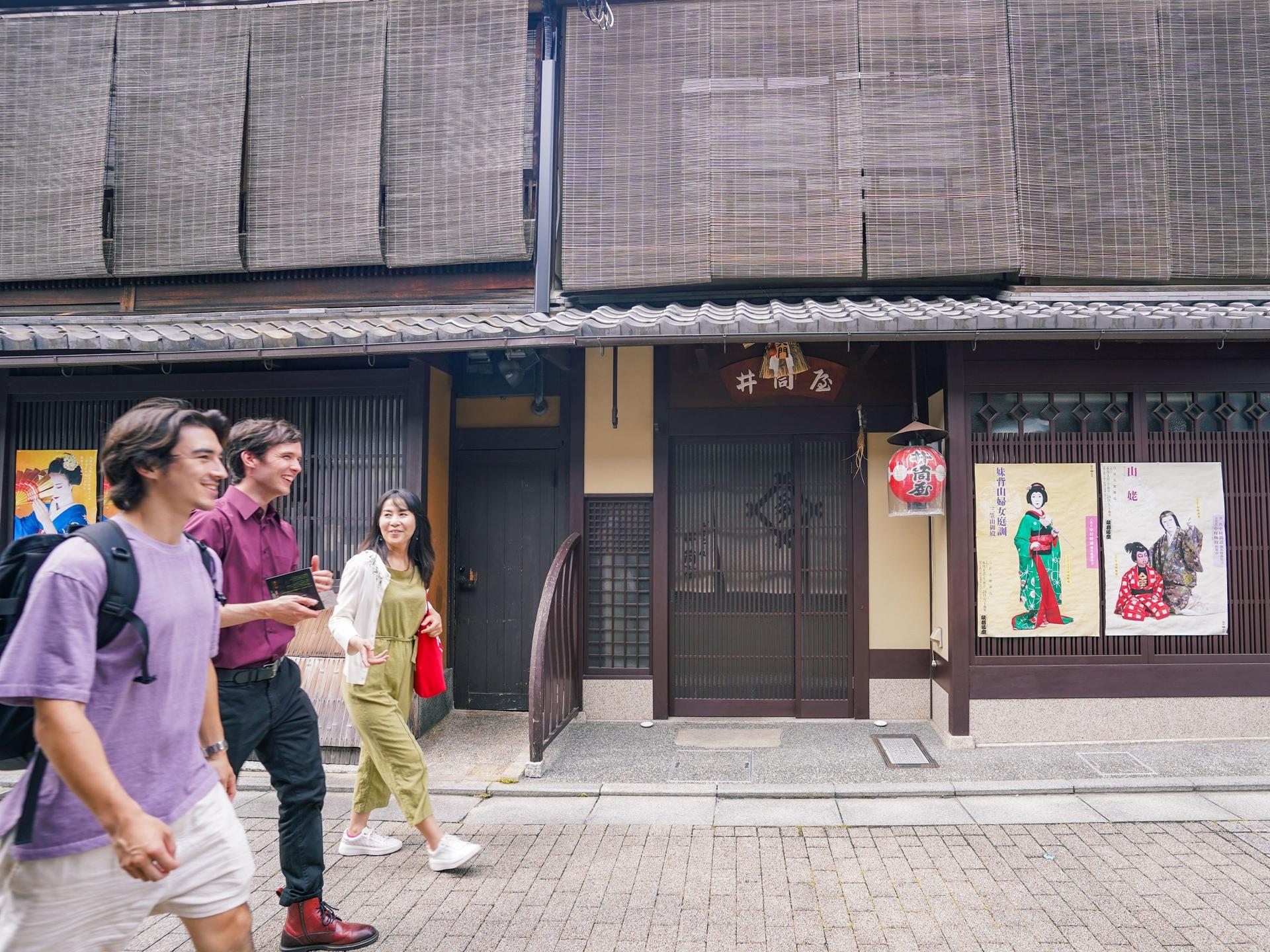Kyoto Gion Tea ceremony & Wabi-sabi Walking Tour - Thumbnail 2