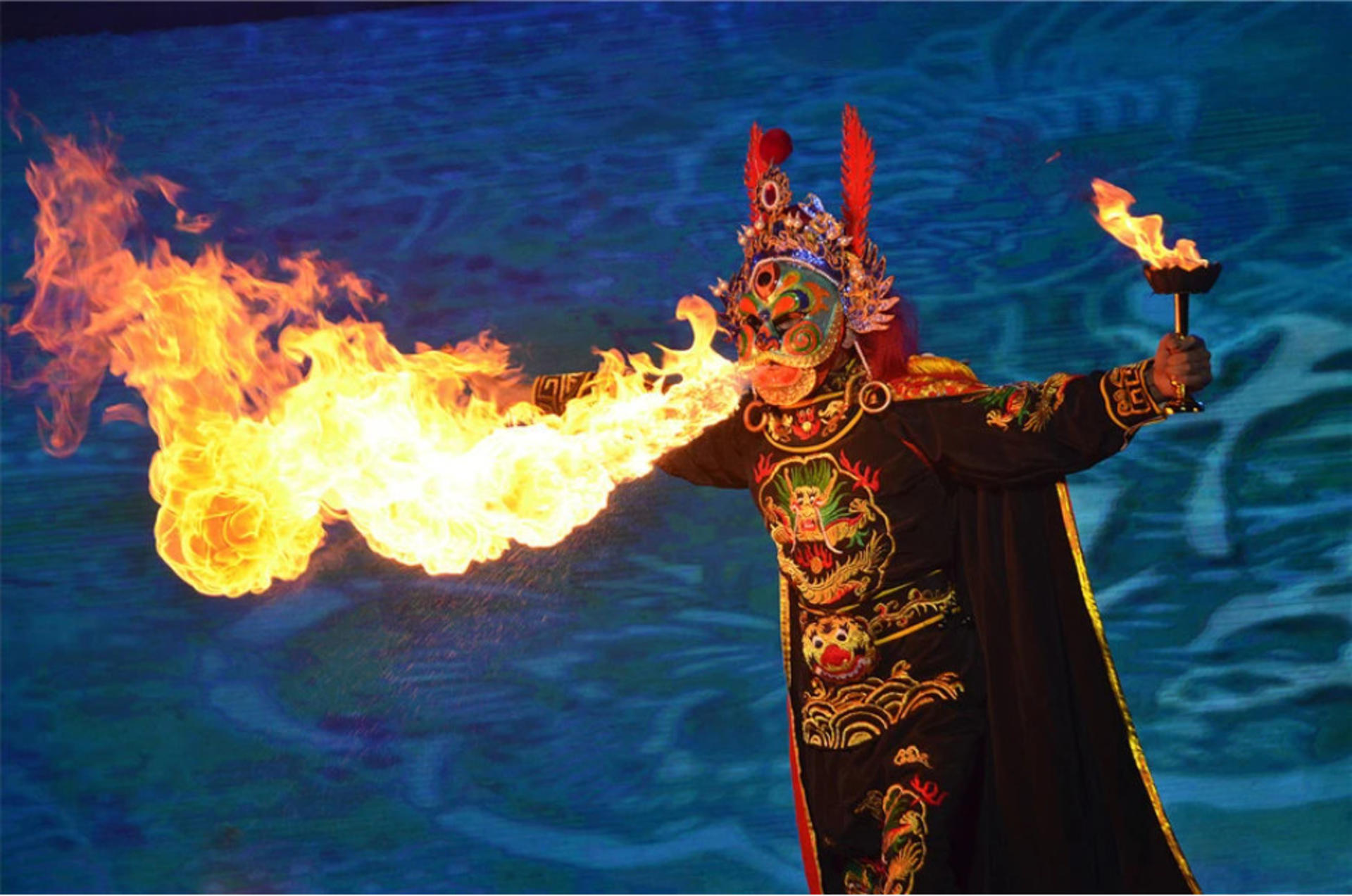 Chengdu Kuanzhai Alley + Hanfu Experience/Sichuan Opera Performance Day Trip - Image 1