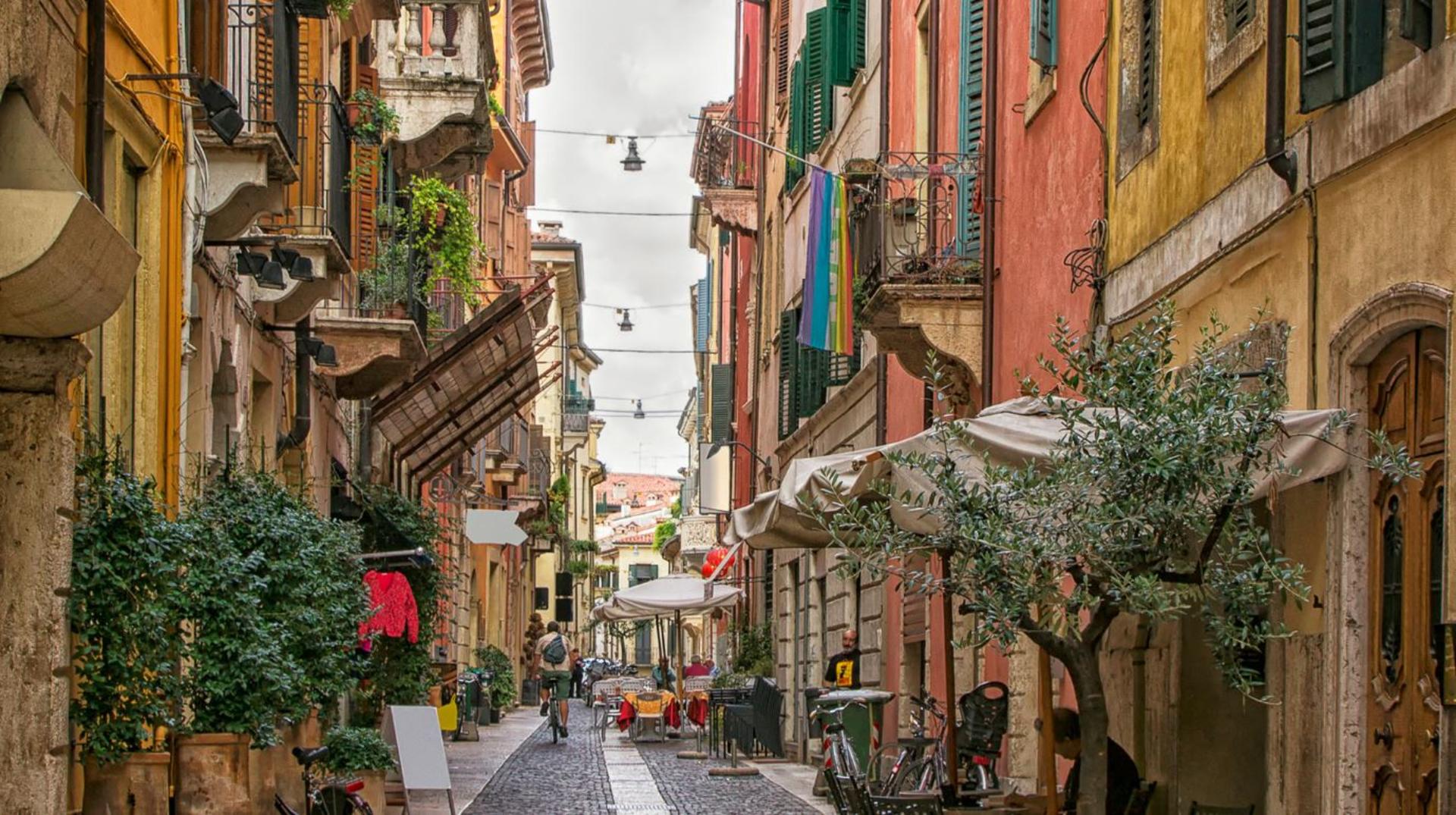 Verona and Sirmione Day Tour from Milan - Thumbnail 2
