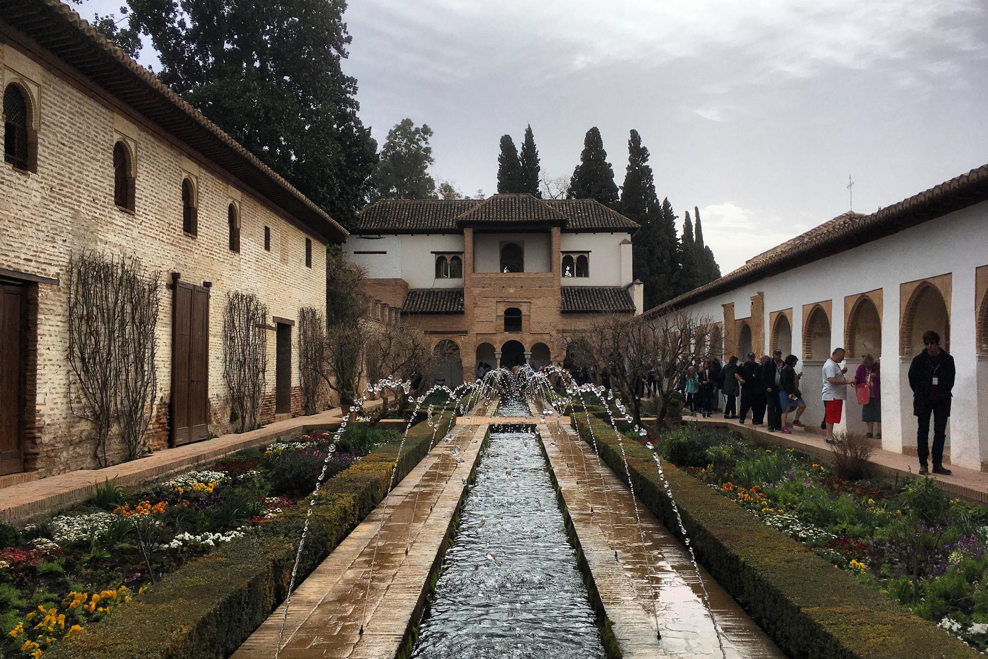 Alhambra Guided Tour with Options for Nasrid Palace and Transfers - Thumbnail 4