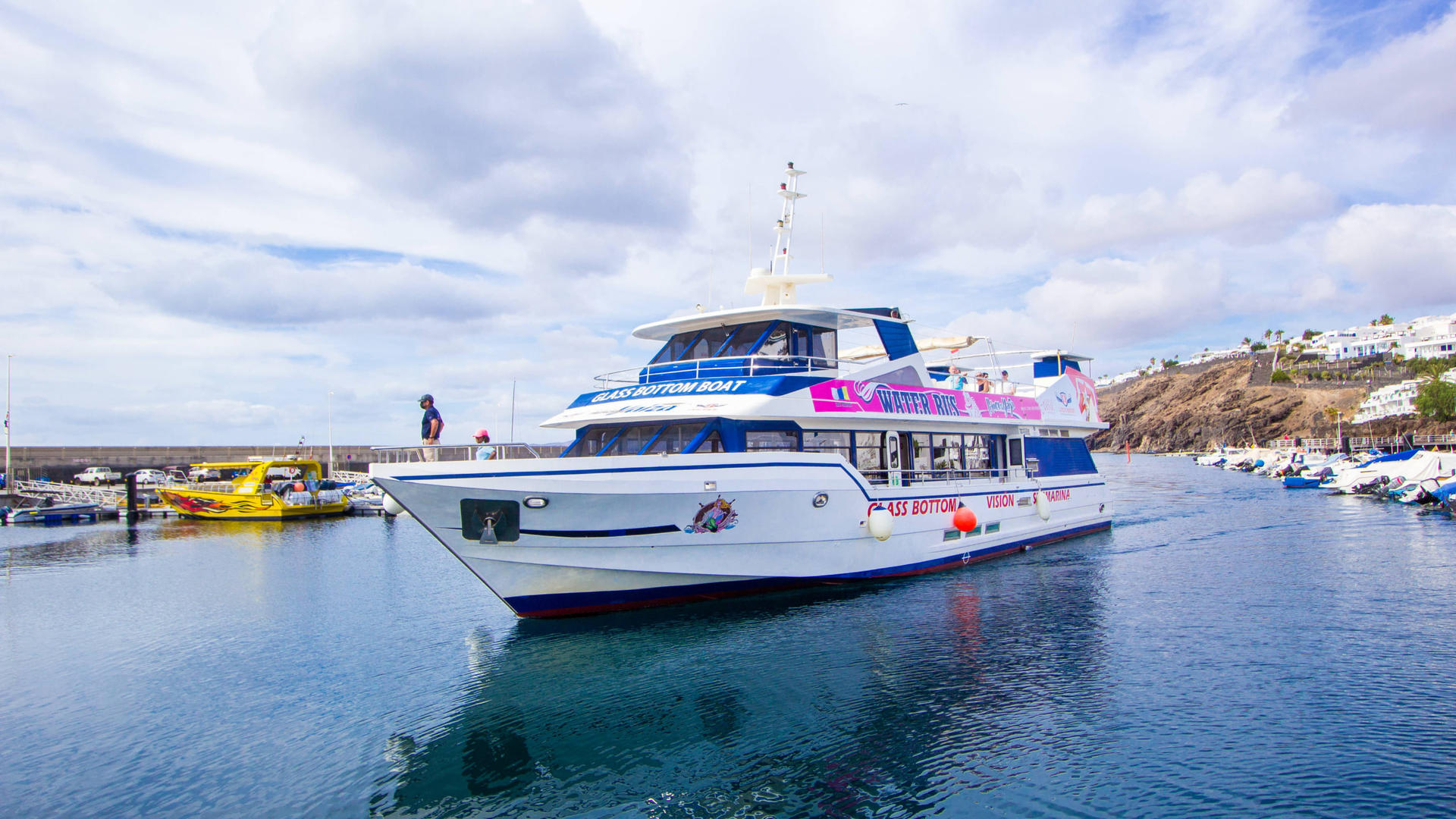 Puerto del Carmen and Puerto Calero boat transfer in Lanzarote - Image 1